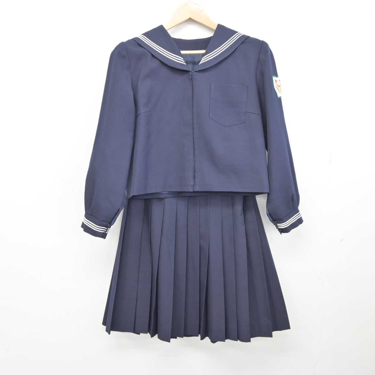 【中古】青森県 弘前市立第四中学校 女子制服 2点 (セーラー服・スカート) sf039997