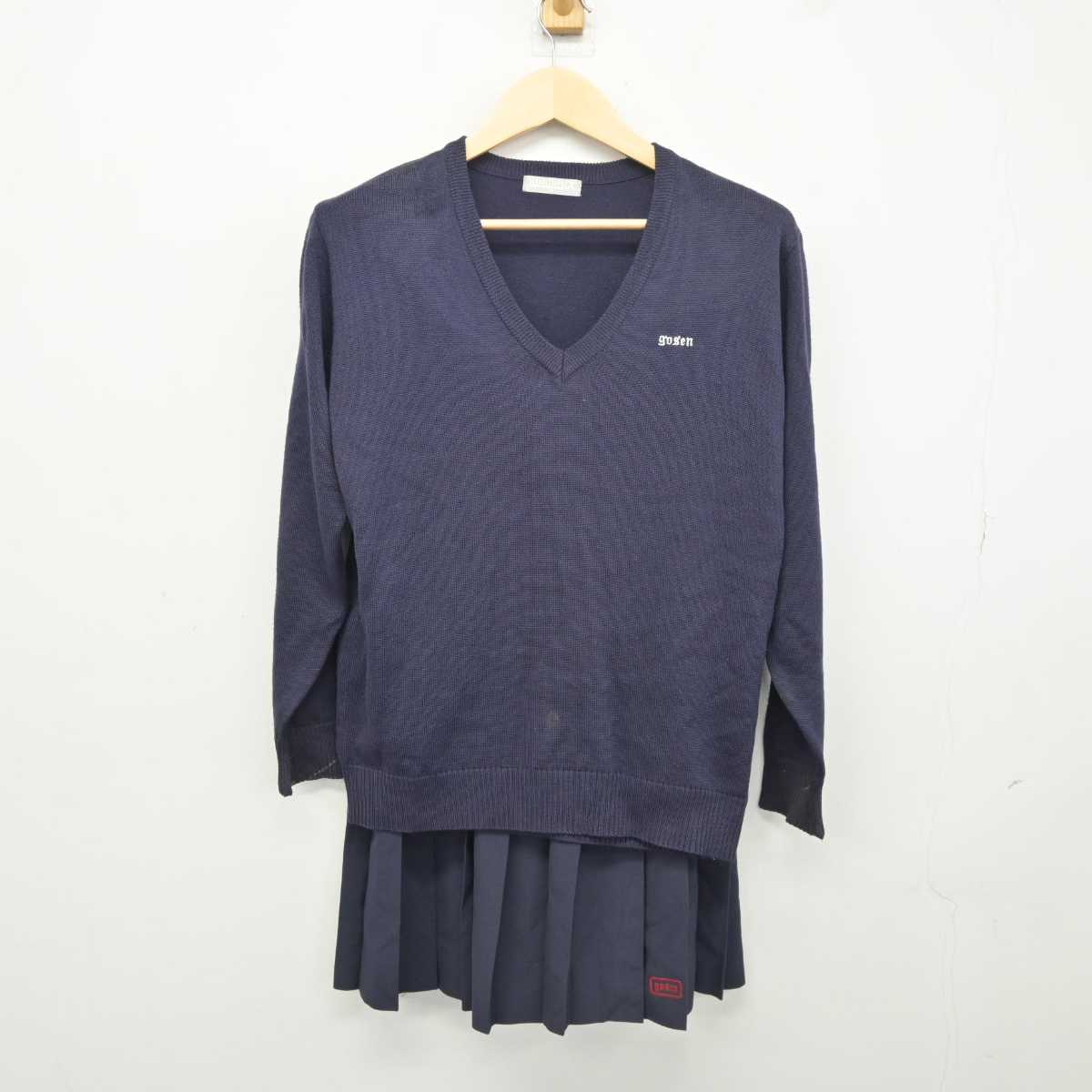 中古】新潟県 五泉高等学校 女子制服 2点 (ニット・スカート) sf042545