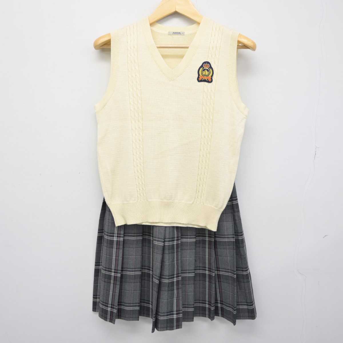 中古】千葉県 流通経済大学付属柏高等学校 女子制服 2点 (ニットベスト・スカート) sf046133 | 中古制服通販パレイド