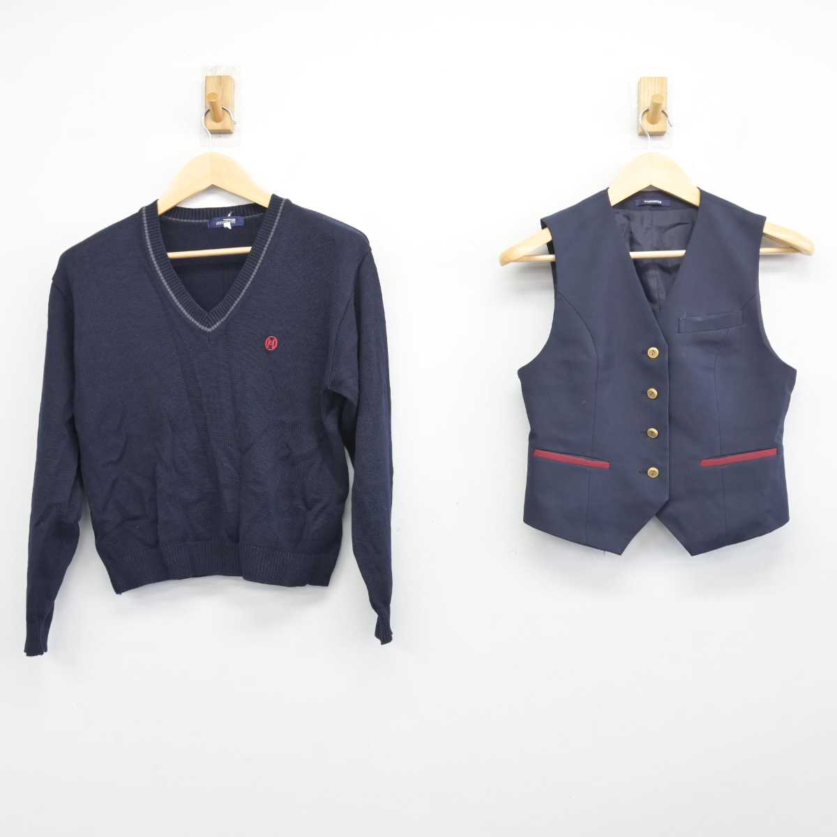 中古】岡山県 岡山東商業高等学校 女子制服 2点 (ニット・ベスト 中古】岡山県 岡山東商業高等学校 女子制服 2点 (ニット・ベスト