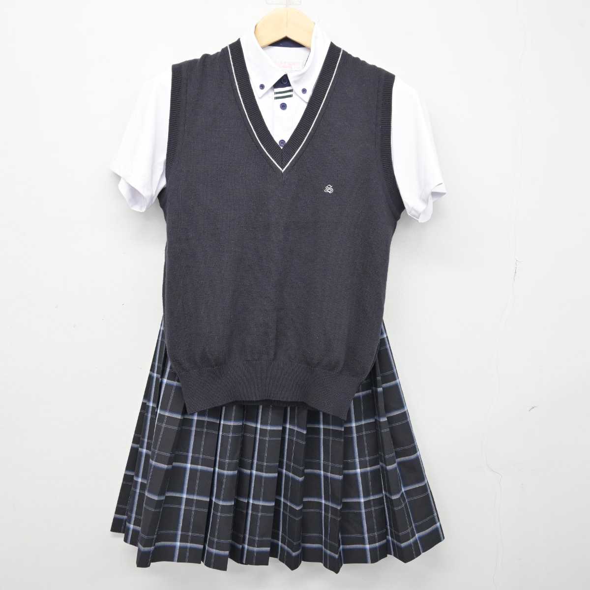 中古】福岡県 真颯館高等学校 女子制服 3点 (ベスト・シャツ・スカート) sf048907 | 中古制服通販パレイド