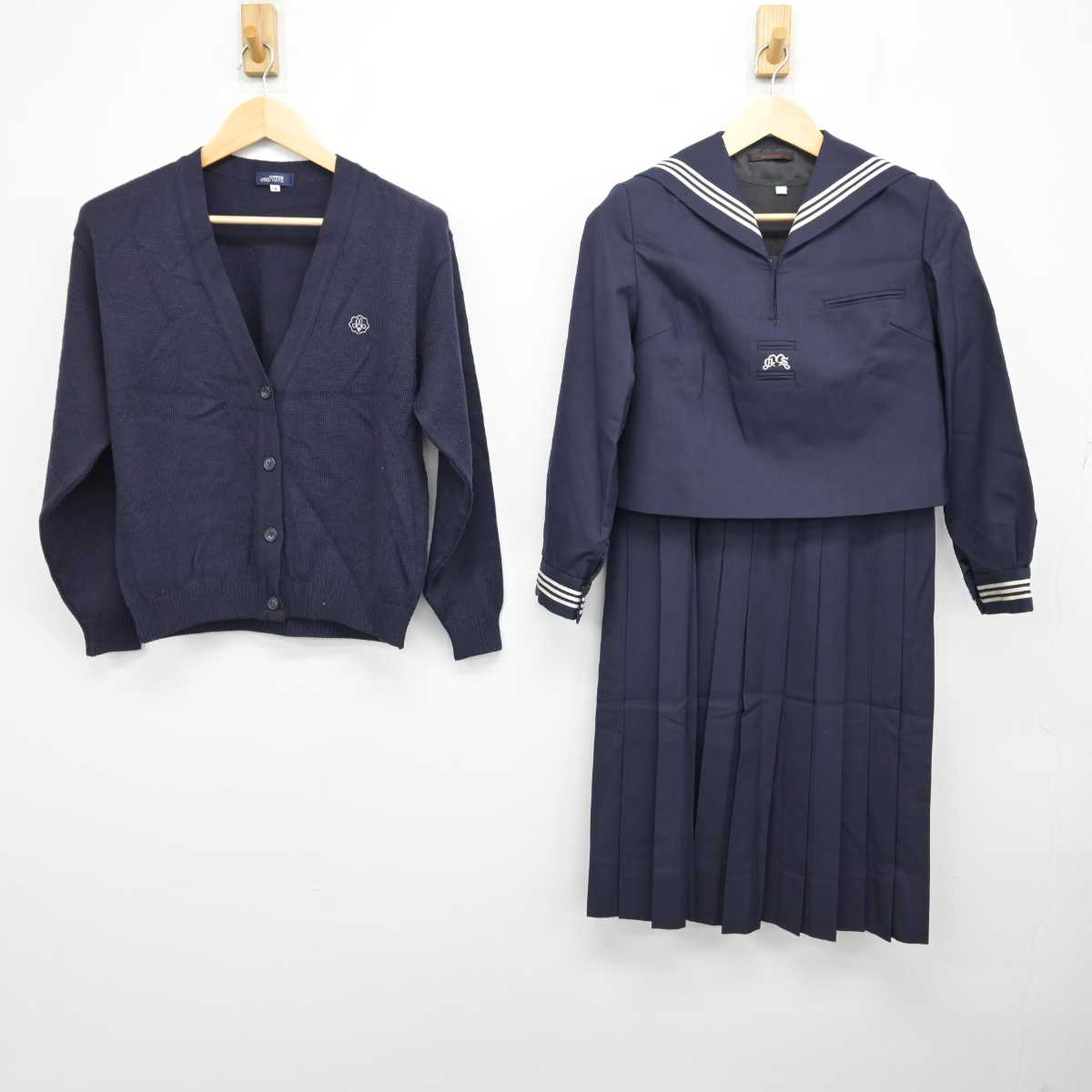 【中古】兵庫県 武庫川女子大学附属中学校・高等学校 女子制服 3点 (セーラー服・ニット・スカート) sf057698