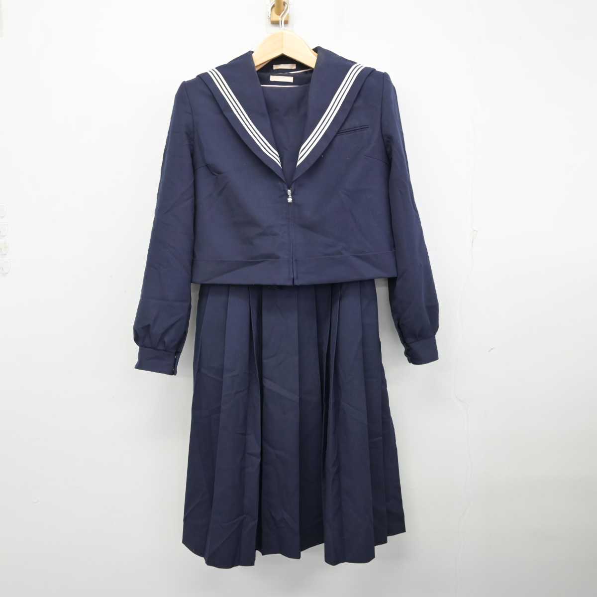 【中古】福岡県 北九州市立中央中学校 女子制服 2点 (セーラー服・ジャンパースカート) sf058074