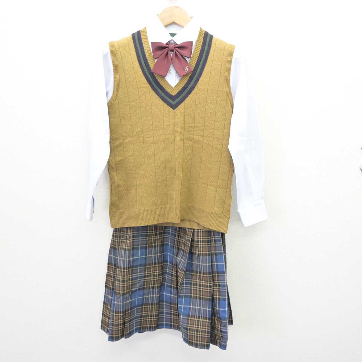 中古】岡山県 岡山学芸館高等学校 女子制服 4点 (ニットベスト・シャツ・スカート) sf065635 | 中古制服通販パレイド