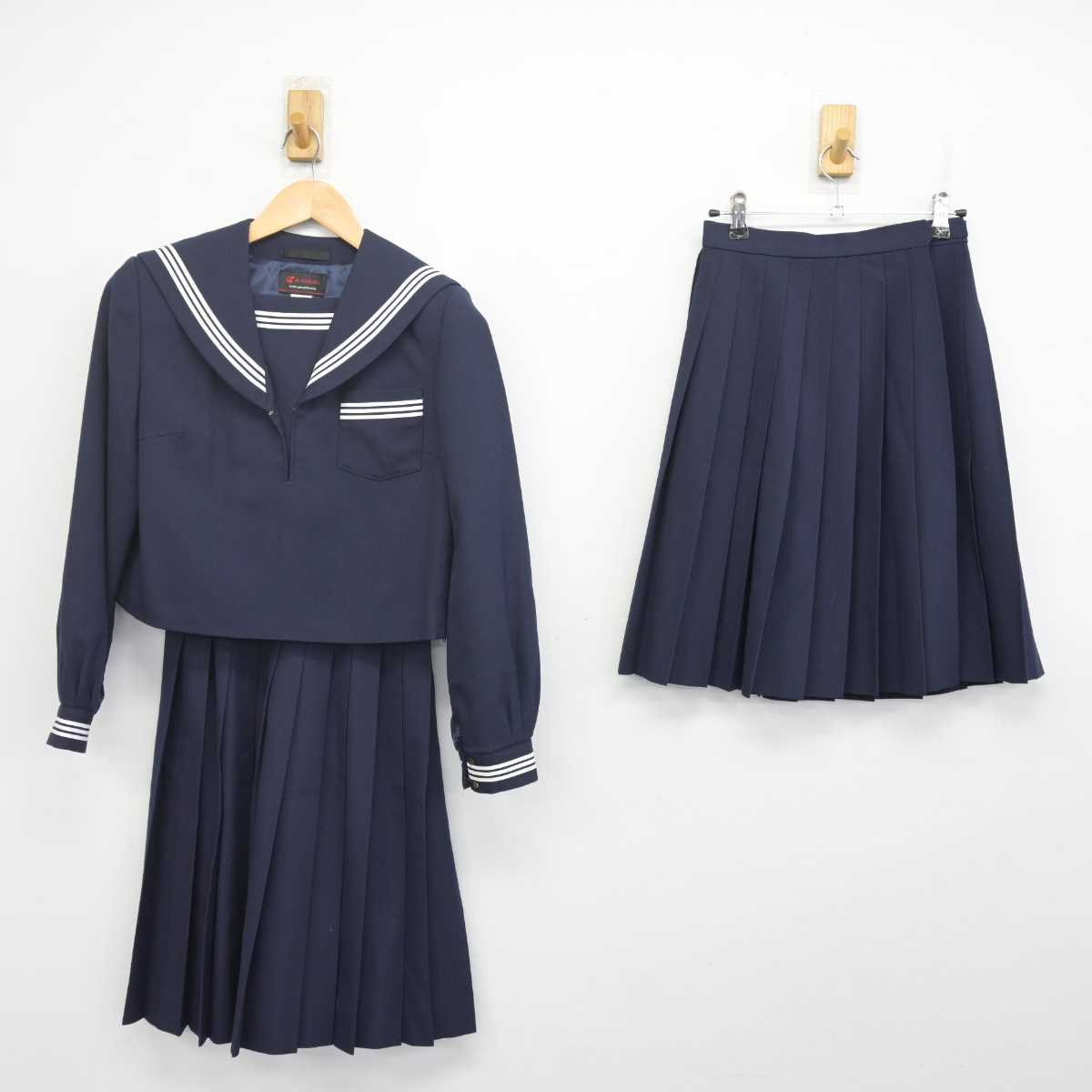 【中古】山口県 川西中学校 女子制服 3点 (セーラー服・スカート・スカート) sf071742