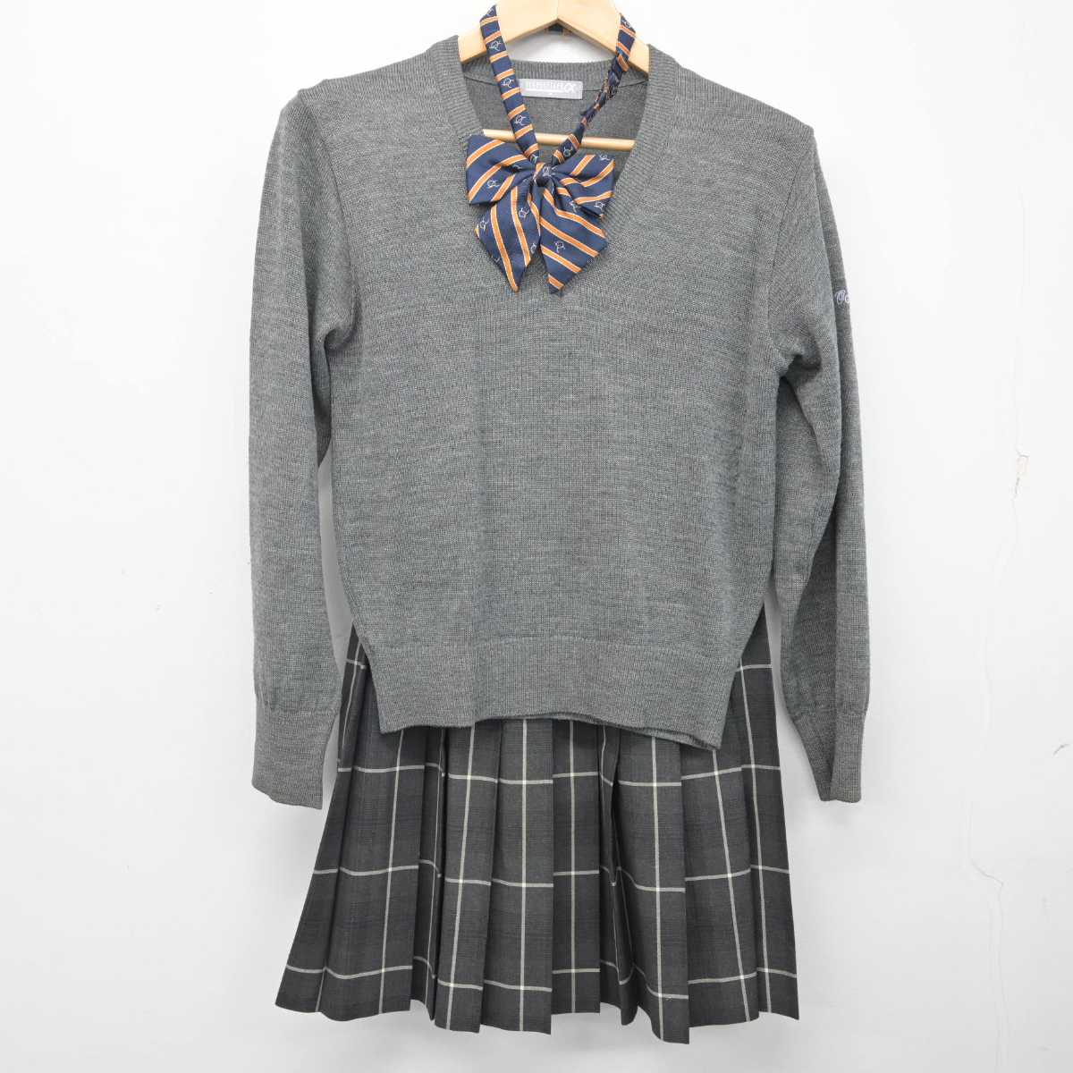 中古】東京都 王子総合高等学校 女子制服 3点 (ニット・スカート