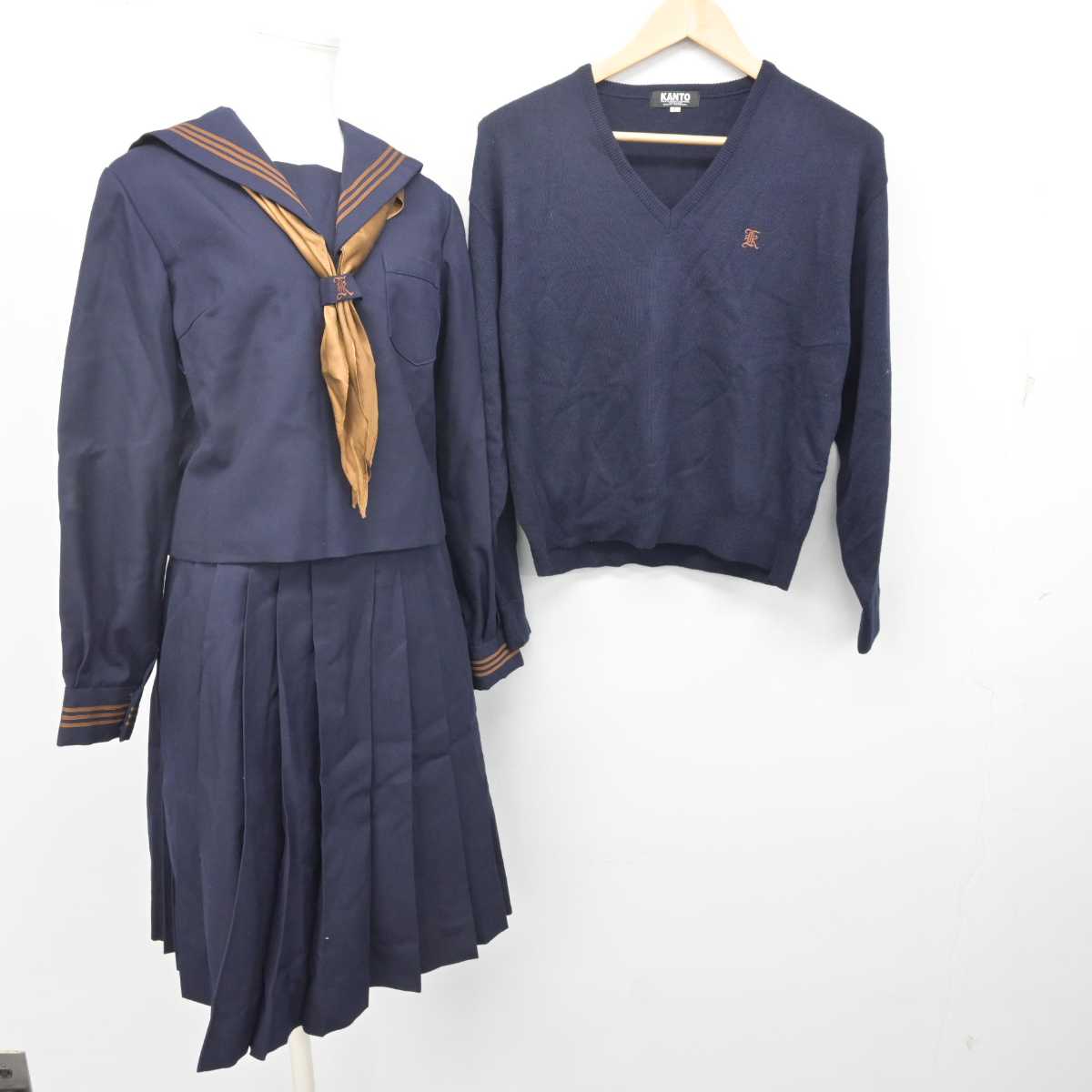 【中古】東京都 関東国際高等学校 女子制服 4点 (ニット・セーラー服・スカート) sf072559