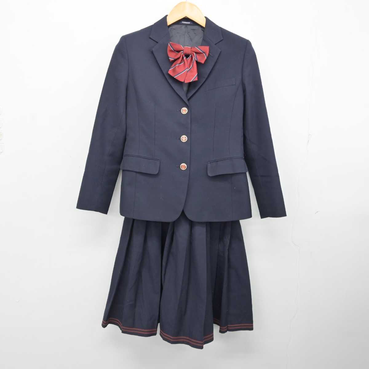 Aライン リボンブラウス ¥33,000(税込) ネイビー ホワイト