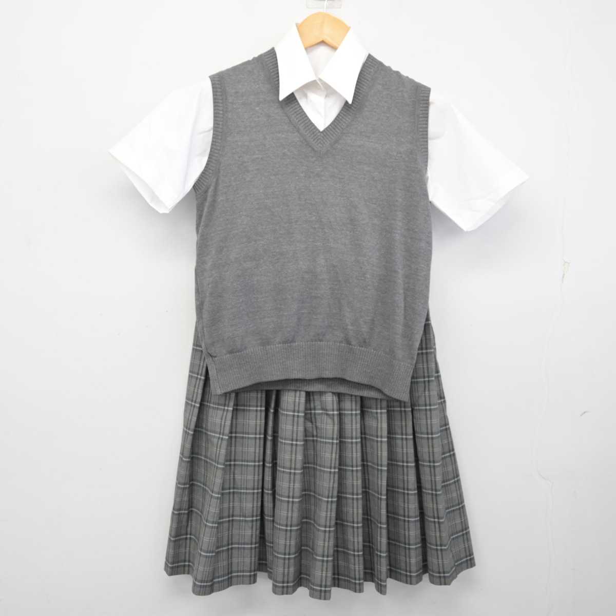 中古】東京都 大泉桜高等学校 女子制服 3点 (ニットベスト・シャツ・スカート) sf075471 | 中古制服通販パレイド