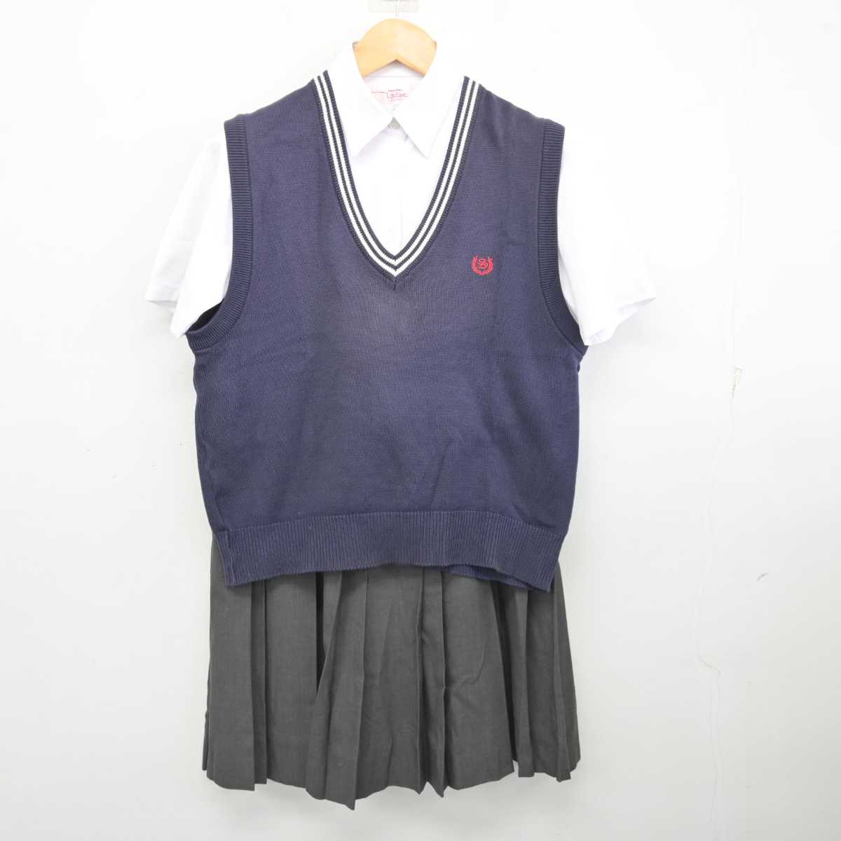 中古】福岡県 福岡西陵高等学校 女子制服 3点 (ニットベスト・シャツ・スカート) sf077170 | 中古制服通販パレイド