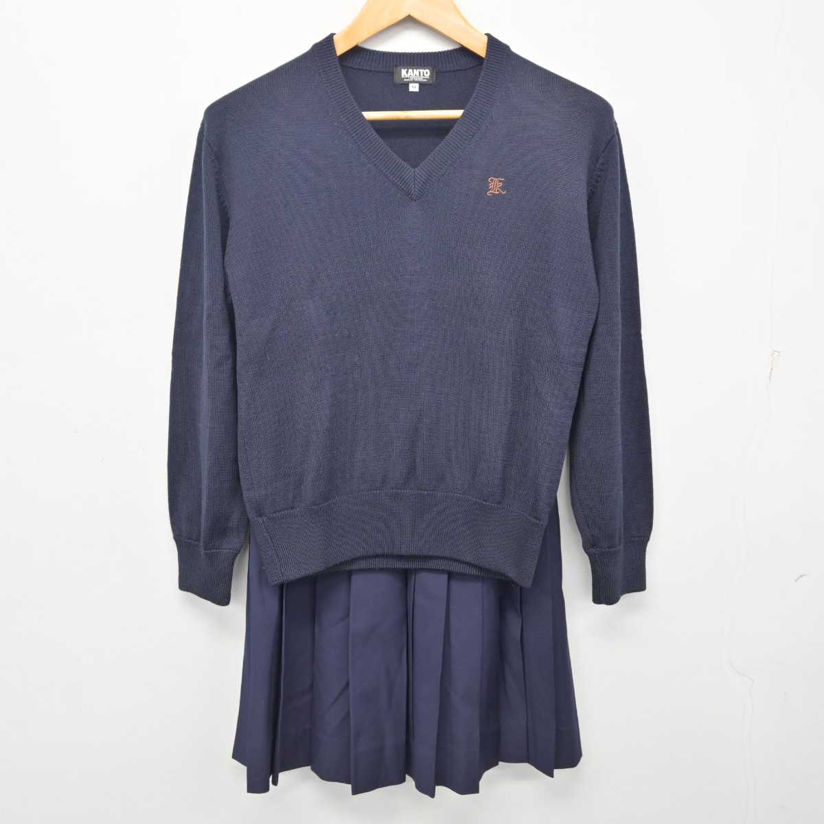 中古】東京都 関東国際高等学校 女子制服 2点 (ニット・スカート 中古】東京都 関東国際高等学校 女子制服 2点 (ニット・スカート