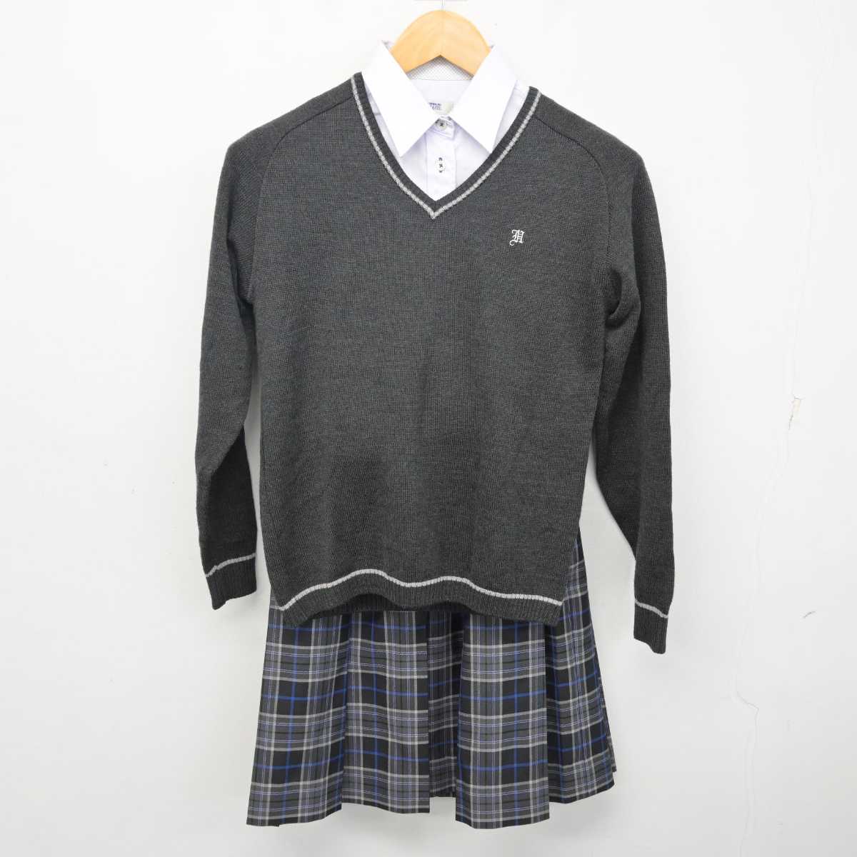 【中古】京都府 龍谷大学付属平安中学校 女子制服 3点 (ニット・シャツ・スカート) sf080176