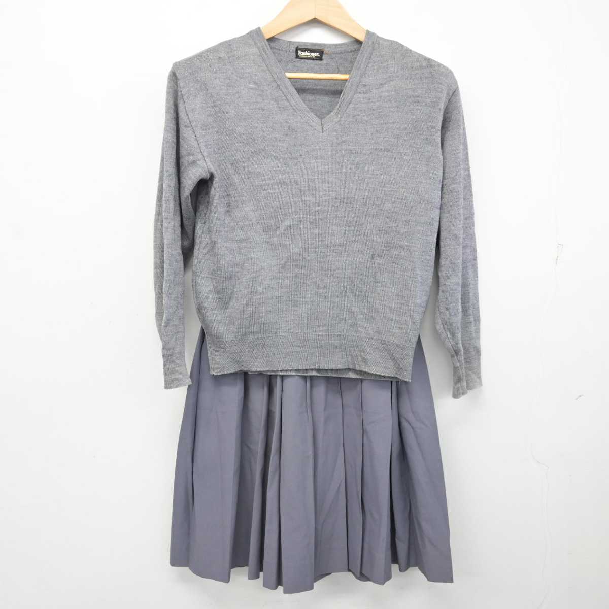 中古】東京都 足立区立第九中学校 女子制服 2点 (ニット 中古】東京都 足立区立第九中学校 女子制服 2点 (ニット
