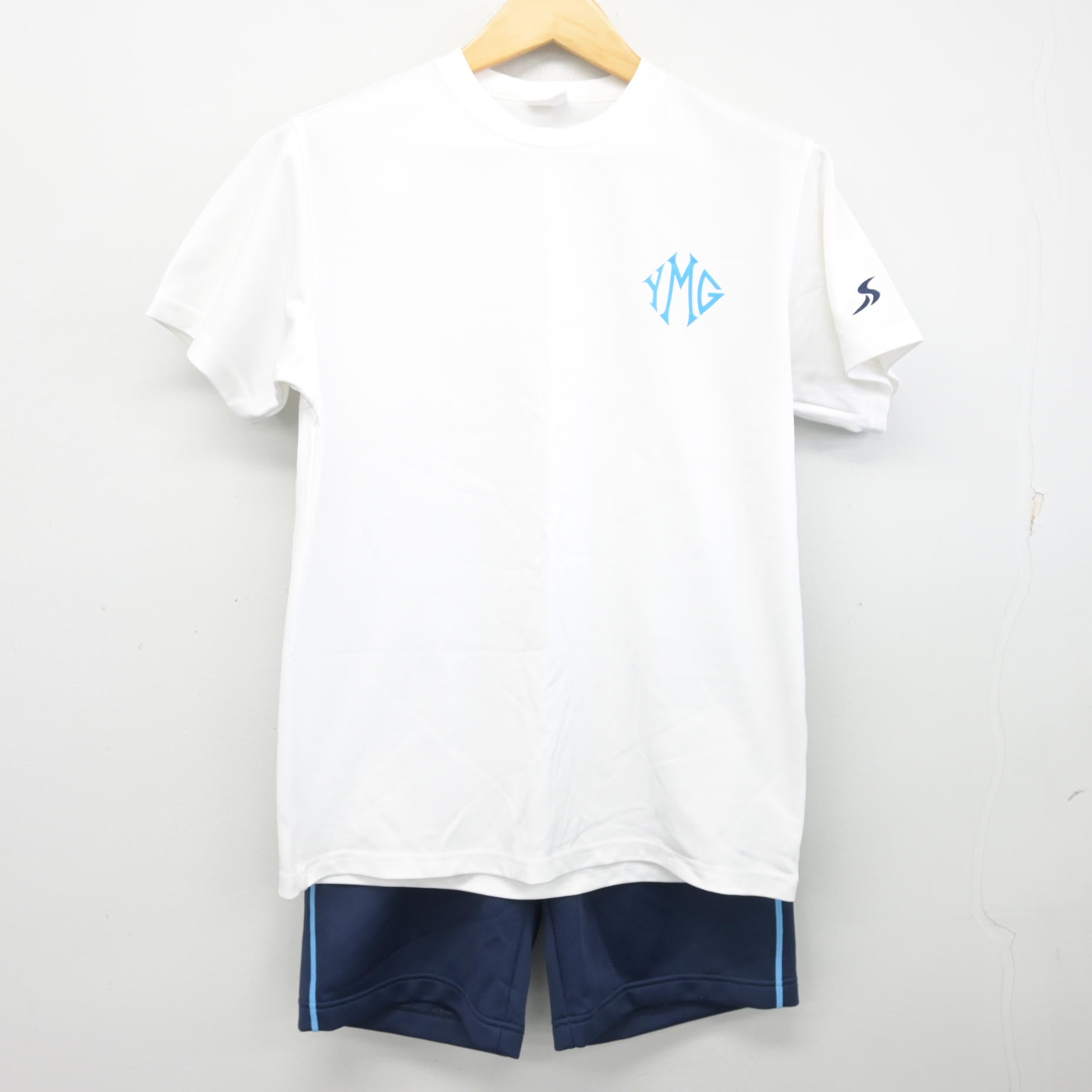 中古】三重県 四日市メリノール学院高等学校 女子制服 2点 (体操服 上 中古】三重県 四日市メリノール学院高等学校 女子制服 2点 (体操服 上