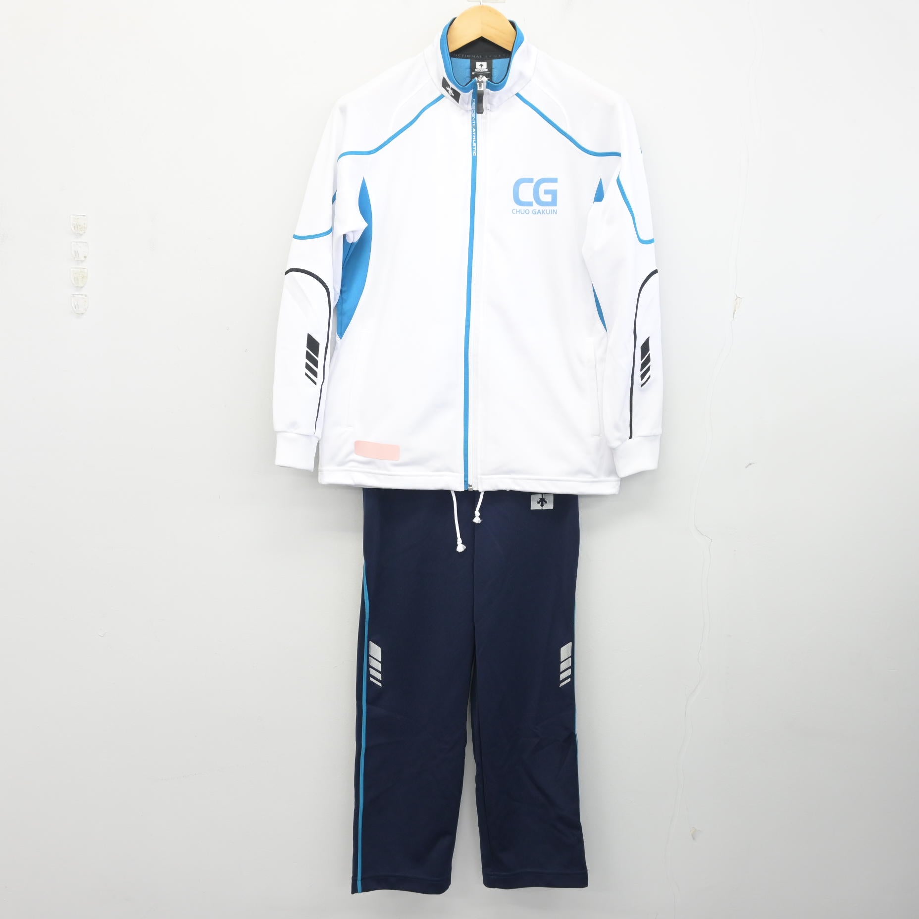 中古】千葉県 中央学院高等学校 女子制服 2点 (ジャージ 上・ジャージ