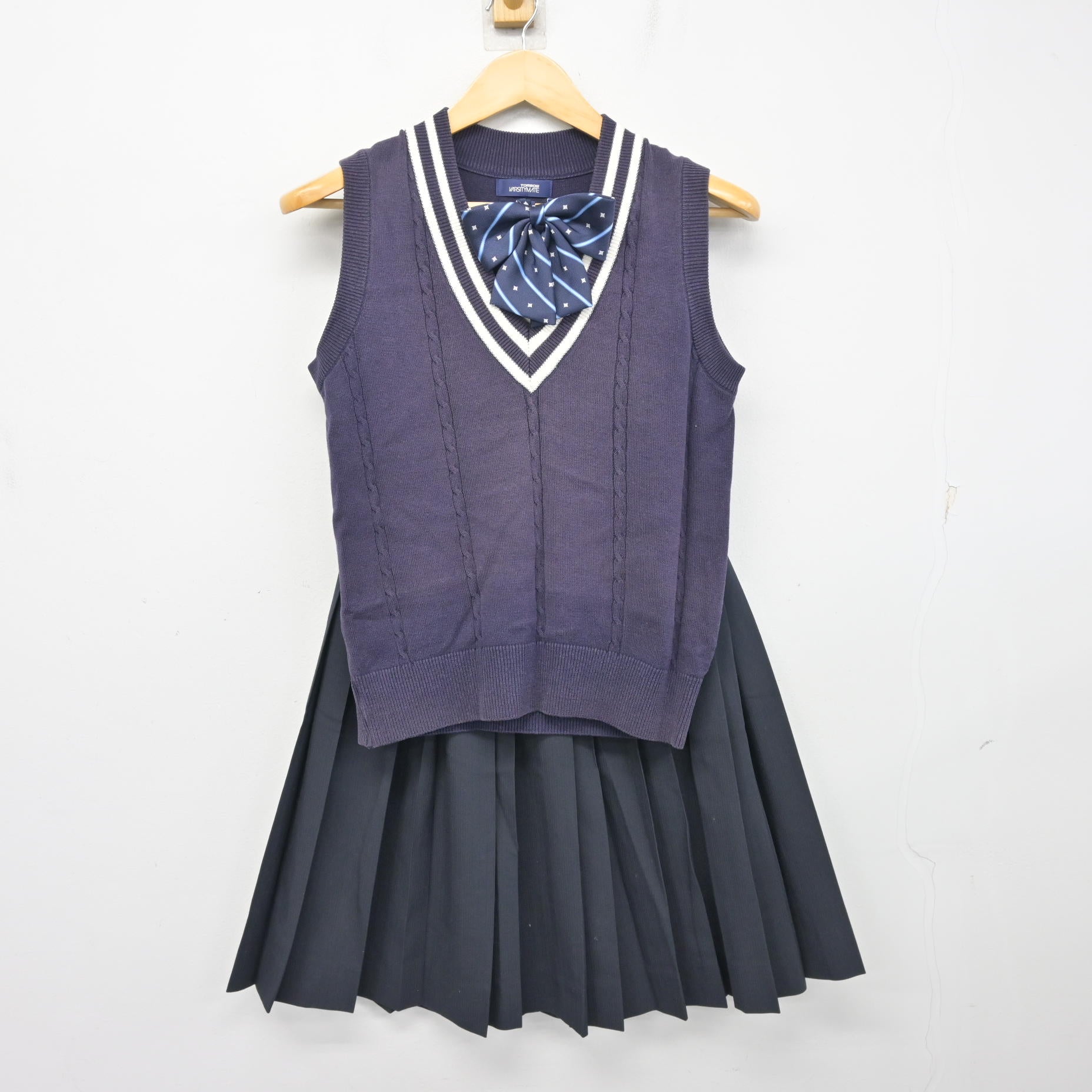 中古】大阪府 吹田東高等学校 女子制服 3点 (ニットベスト・スカート 