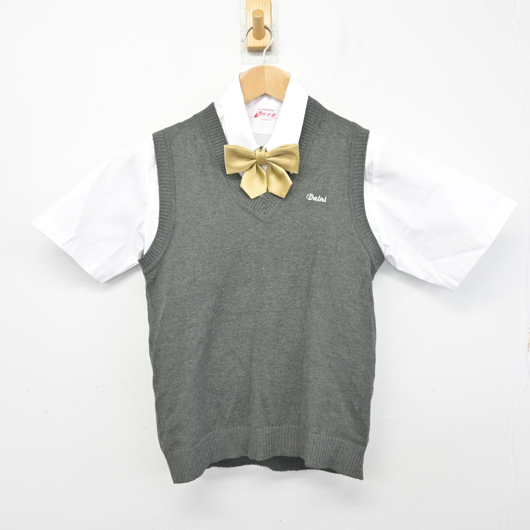 中古】北海道 江別第二中学校 女子制服 3点 (ニットベスト・シャツ