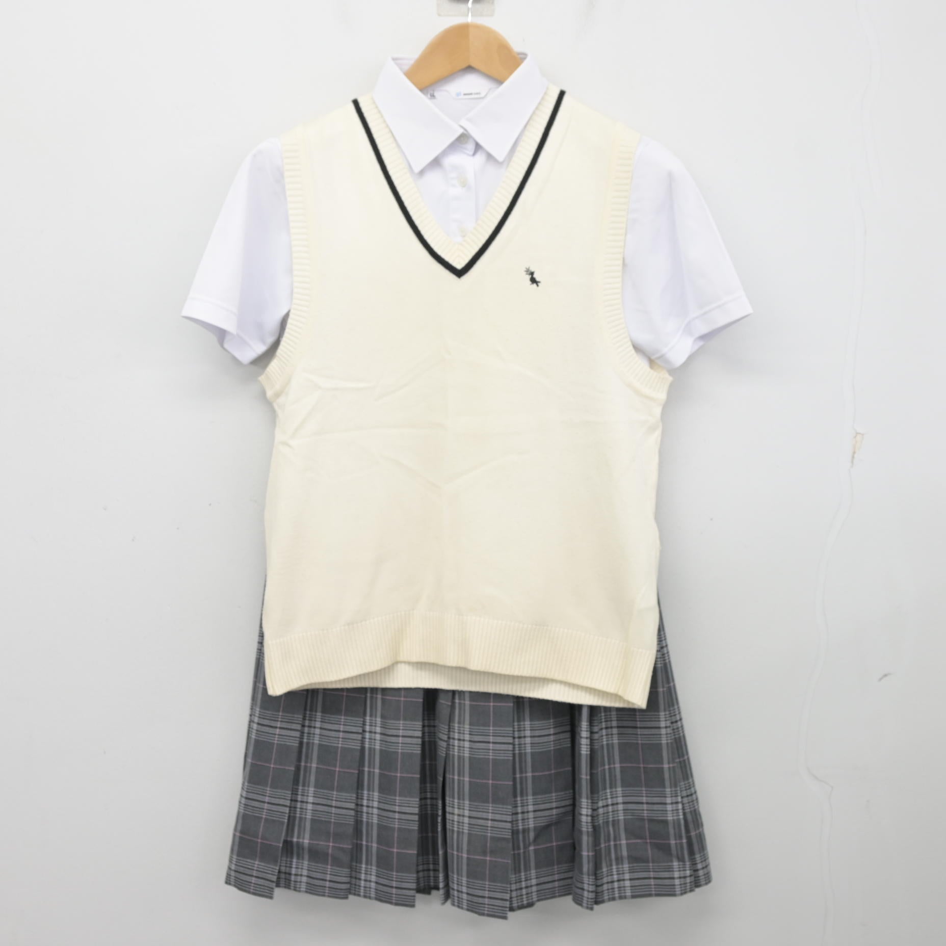 中古】鹿児島県 神村学園高等部 女子制服 3点 (ニットベスト・シャツ