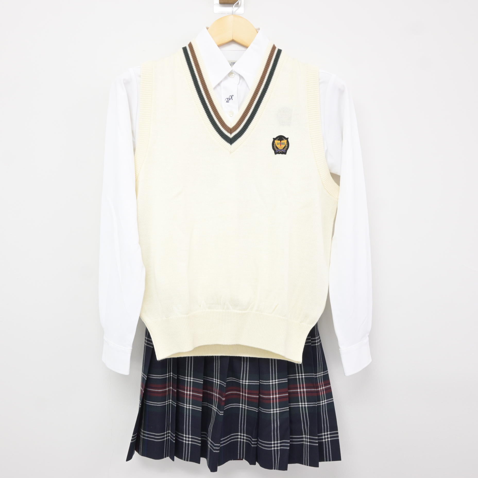 中古】沖縄県 浦添工業高等学校 女子制服 3点 (ニットベスト・シャツ