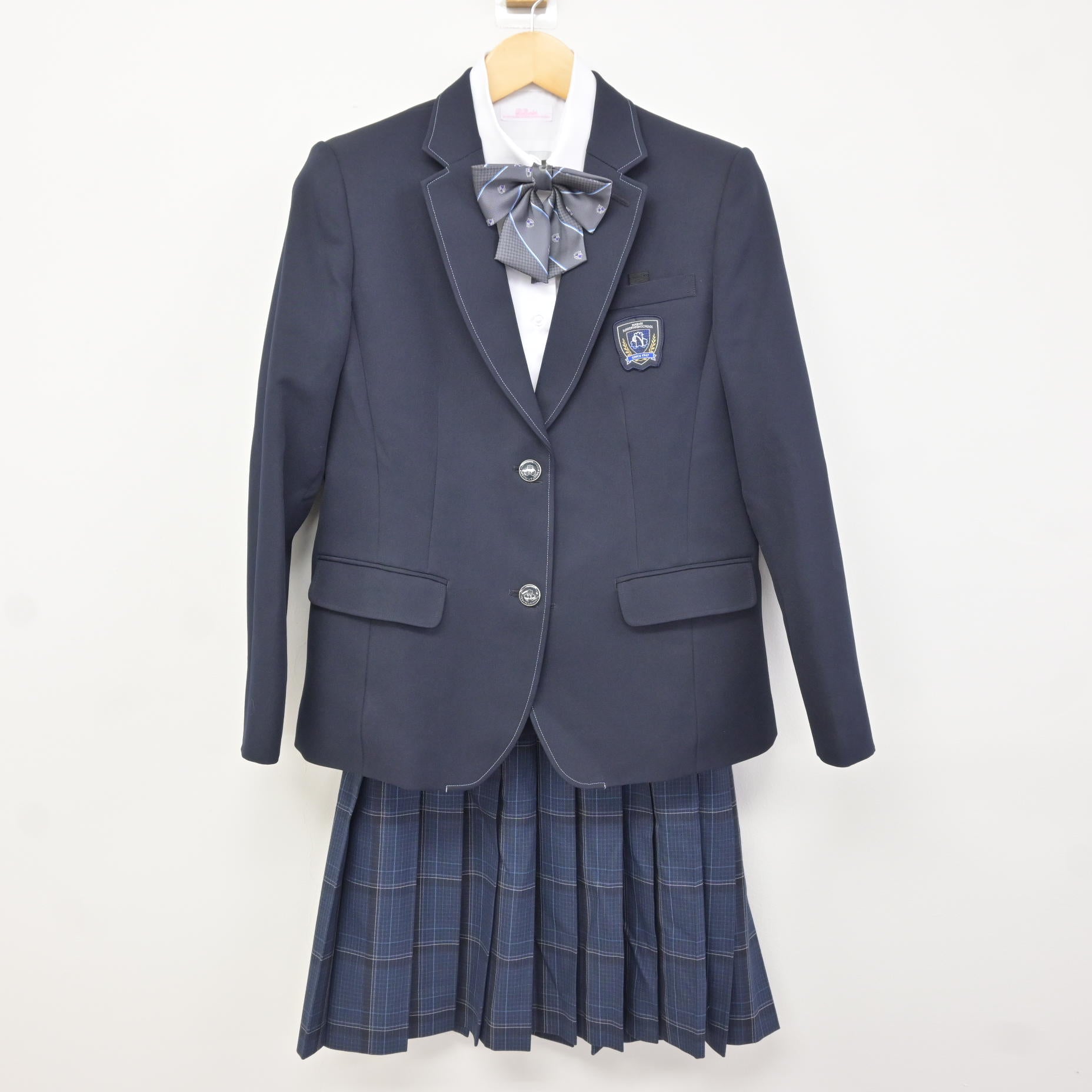 中古】三重県 名張中学校 女子制服 4点 (ブレザー・シャツ・スカート