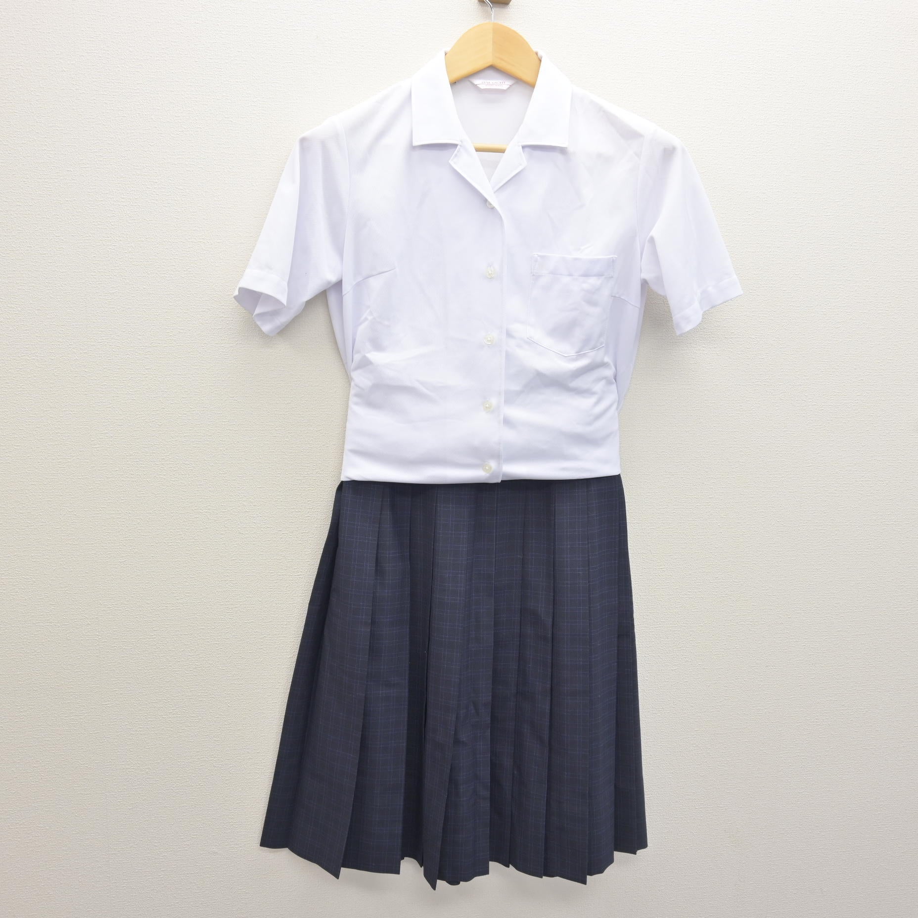 福岡市中学校制服　夏スカート 中古】福岡県 福岡市内中学標準服 女子制服 2点 (シャツ・スカート