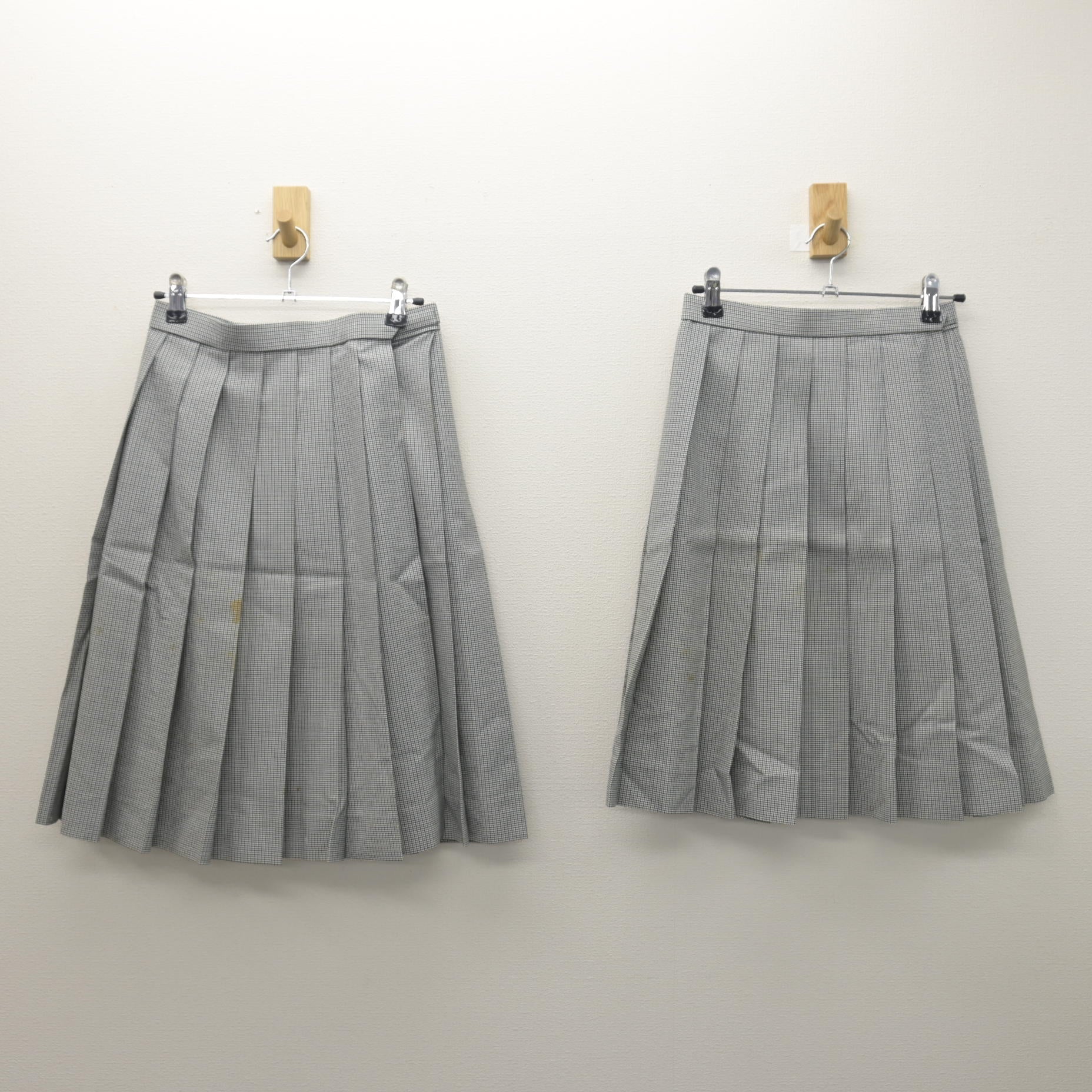 中古】山梨県 上野原高等学校 女子制服 2点 (スカート・スカート