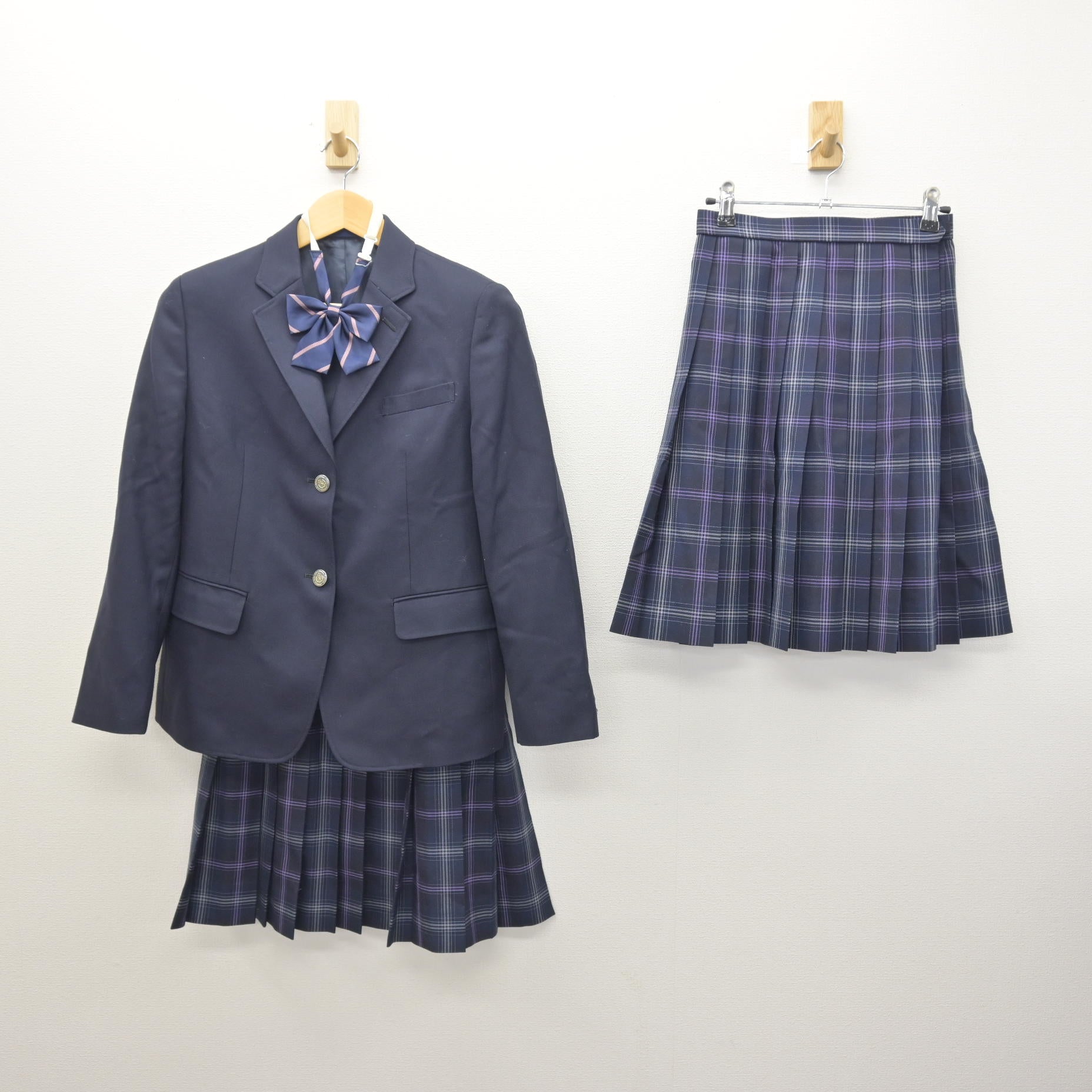 中古】 飛鳥未来きずな高等学校 女子制服 4点 (ブレザー・スカート