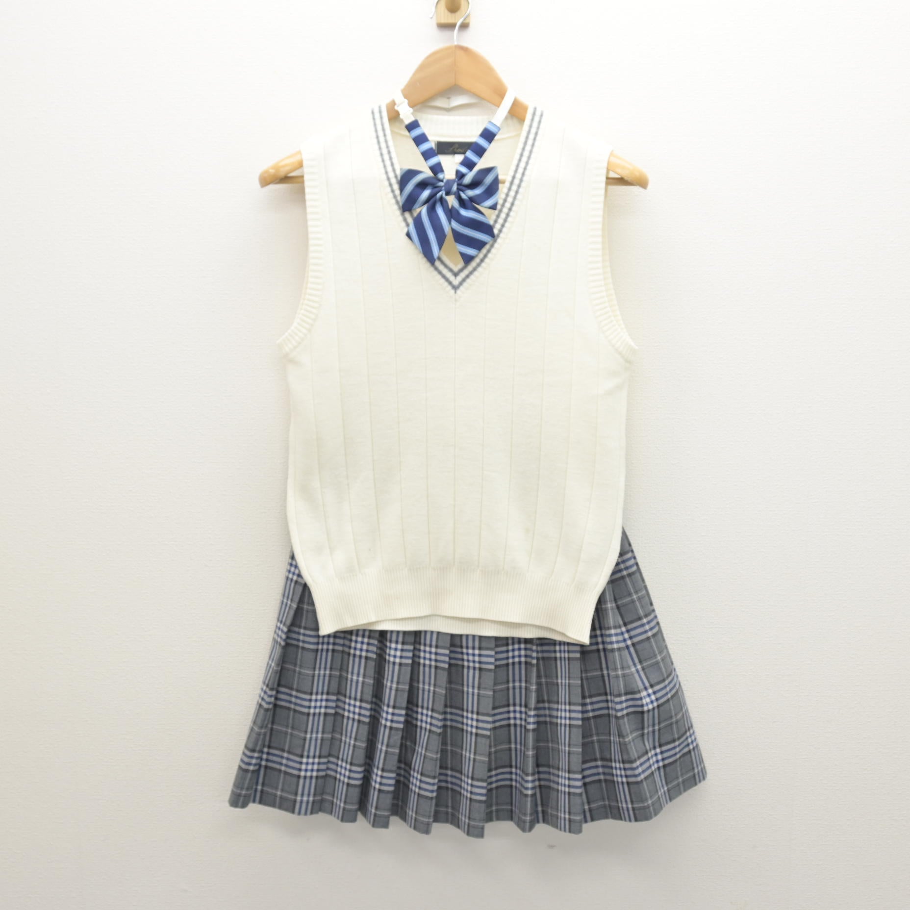 中古】神奈川県 横浜商科大学高等学校 女子制服 4点 (ニットベスト