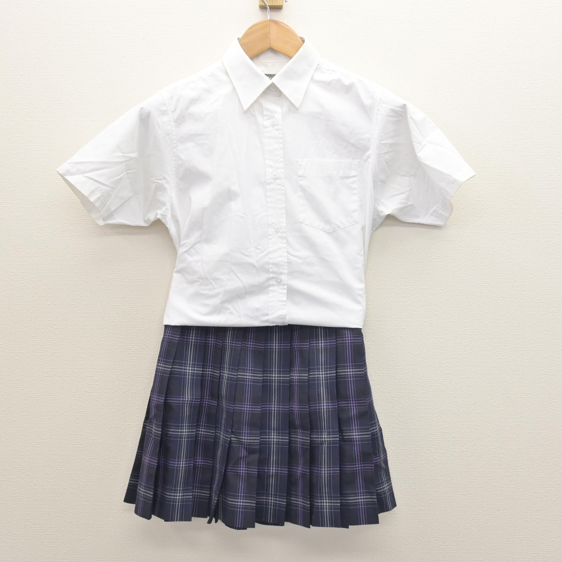 飛鳥未来高校 制服 スカート 中古】 飛鳥未来高等学校 女子制服 2点 (シャツ・スカート) sf126944