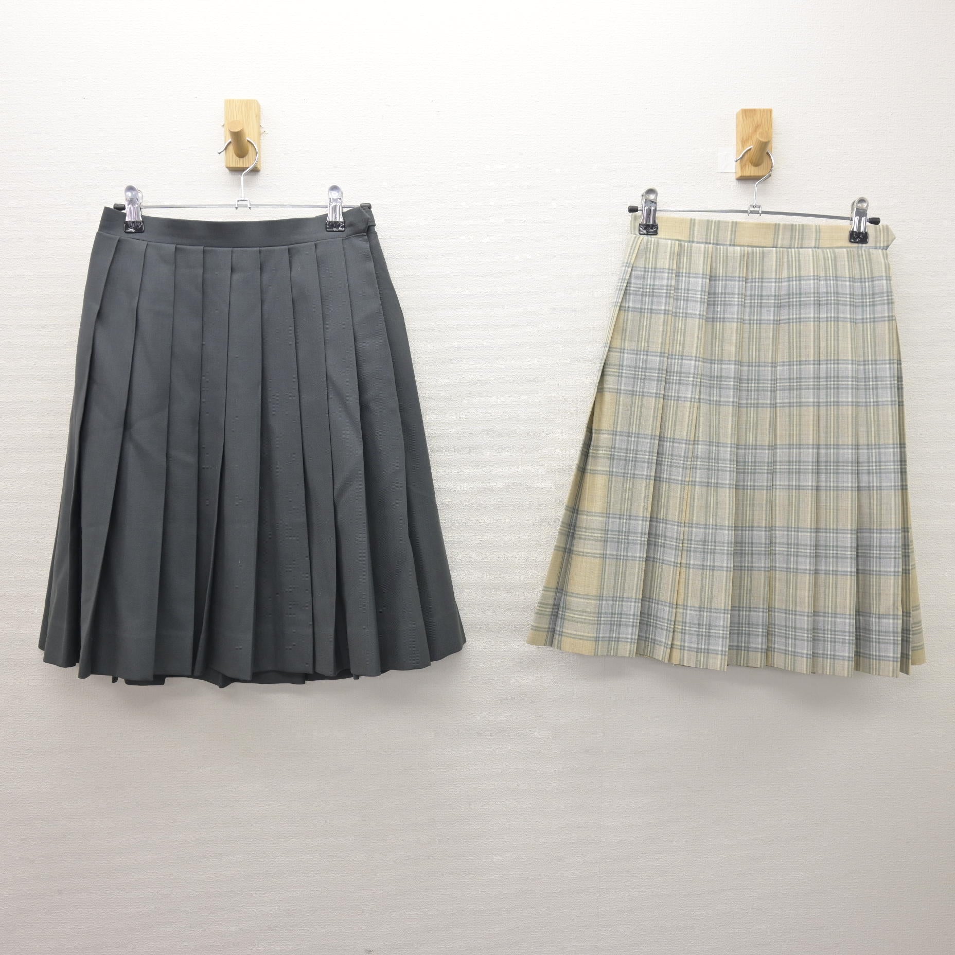 【中古】 日本大学第二中学校（24年度用） 中古】東京都 日本大学第二中学校/旧制服 女子制服 2点 (スカート