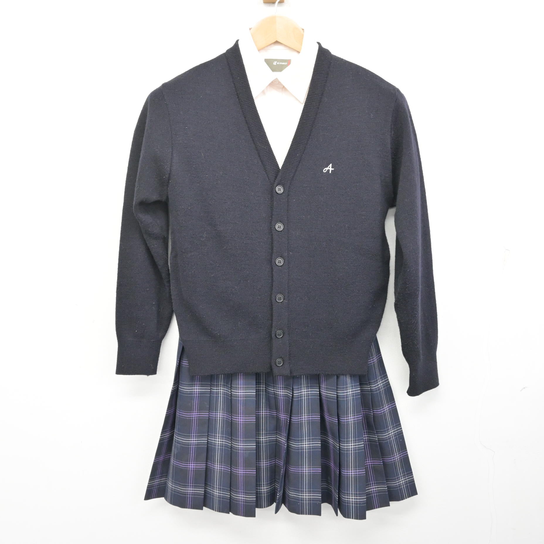 中古】 飛鳥未来きずな高等学校 女子制服 3点 (ニット・シャツ
