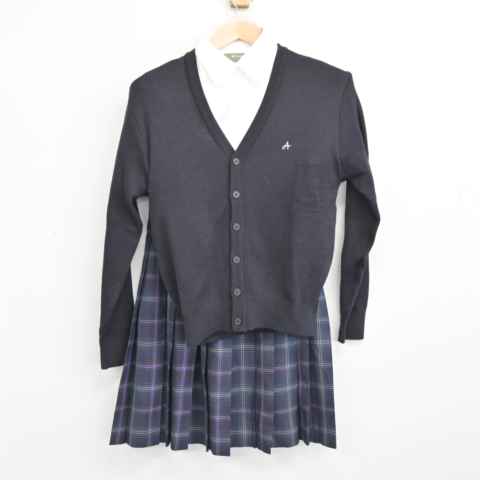 中古】 飛鳥未来きずな高等学校 女子制服 3点 (ニット・シャツ