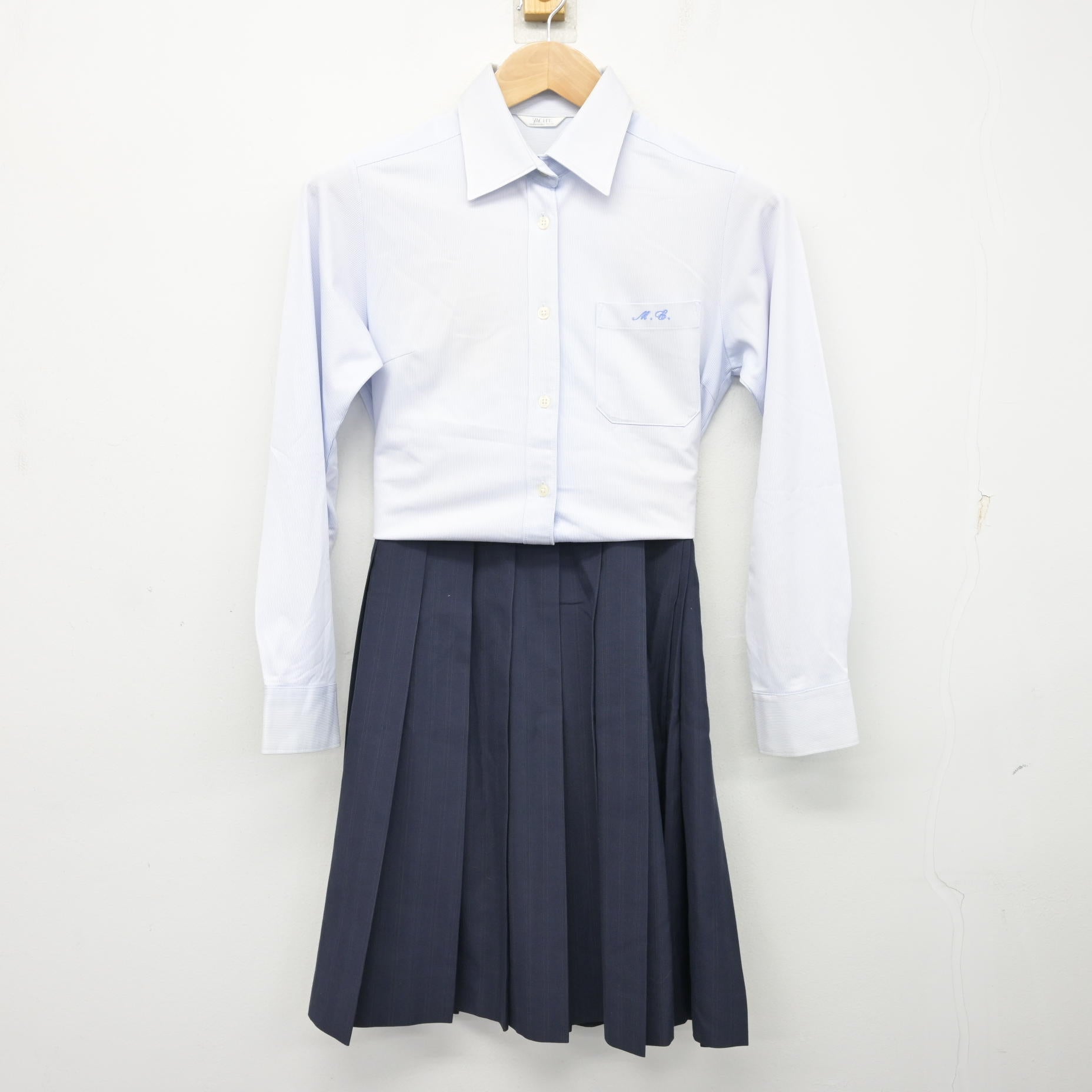 中古】滋賀県 水口東中学校 女子制服 2点 (シャツ・スカート) sf135988 中古】滋賀県 水口東中学校 女子制服 2点 (シャツ・スカート) sf135988
