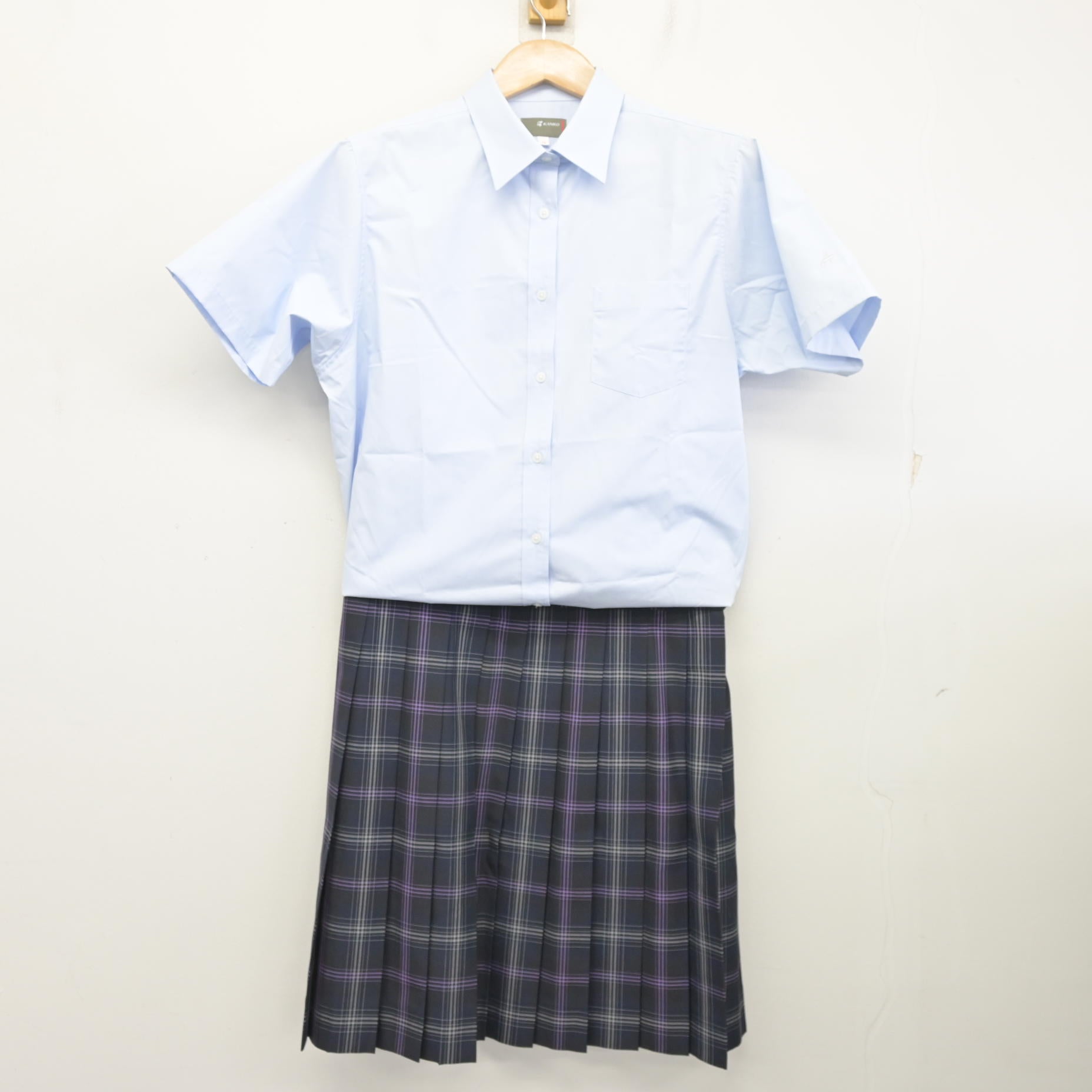 中古】 飛鳥未来高等学校 女子制服 2点 (シャツ・スカート) sf142061