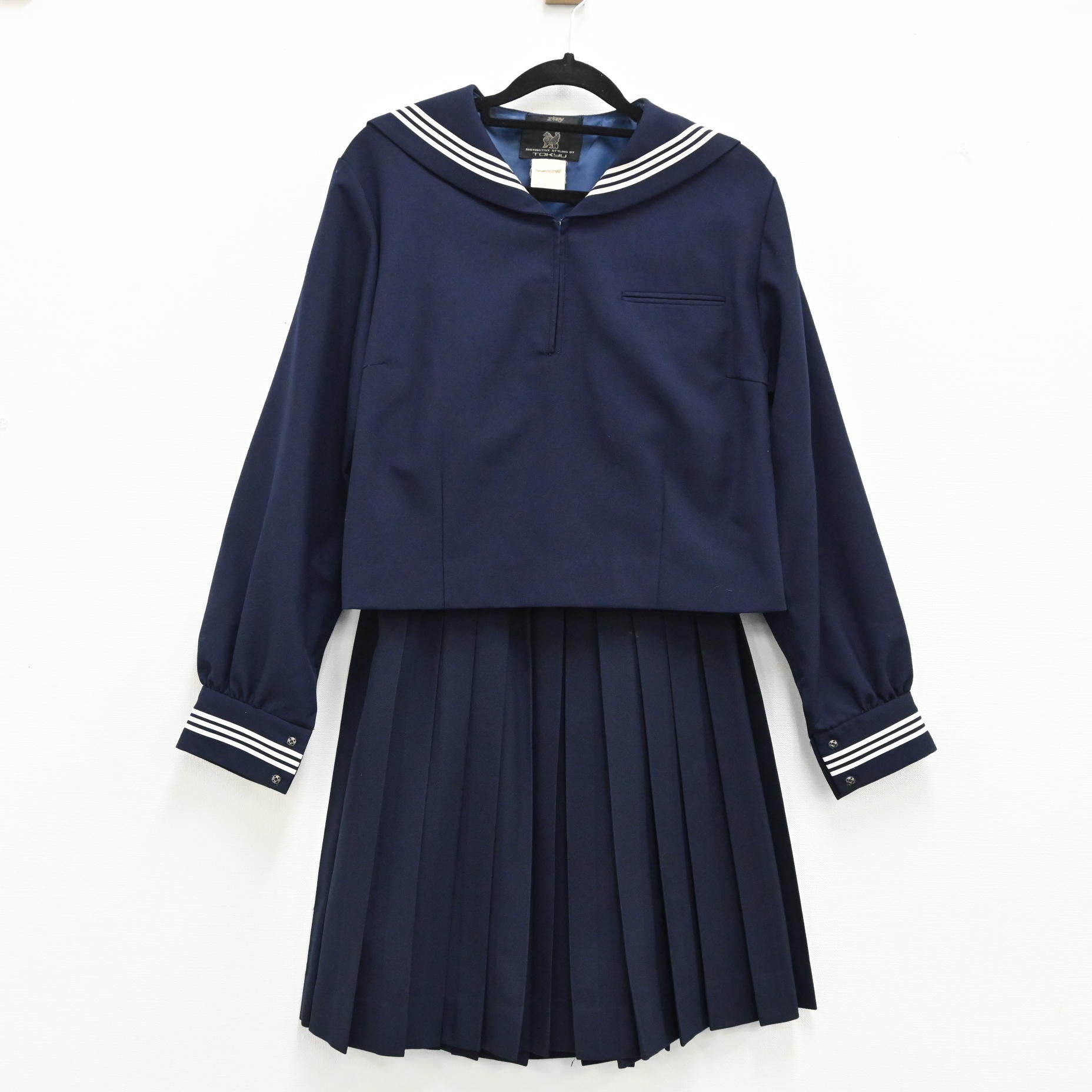 【中古】東京都 都立駒場高校 女子制服 2点（セーラー服 冬・スカート） sf000215