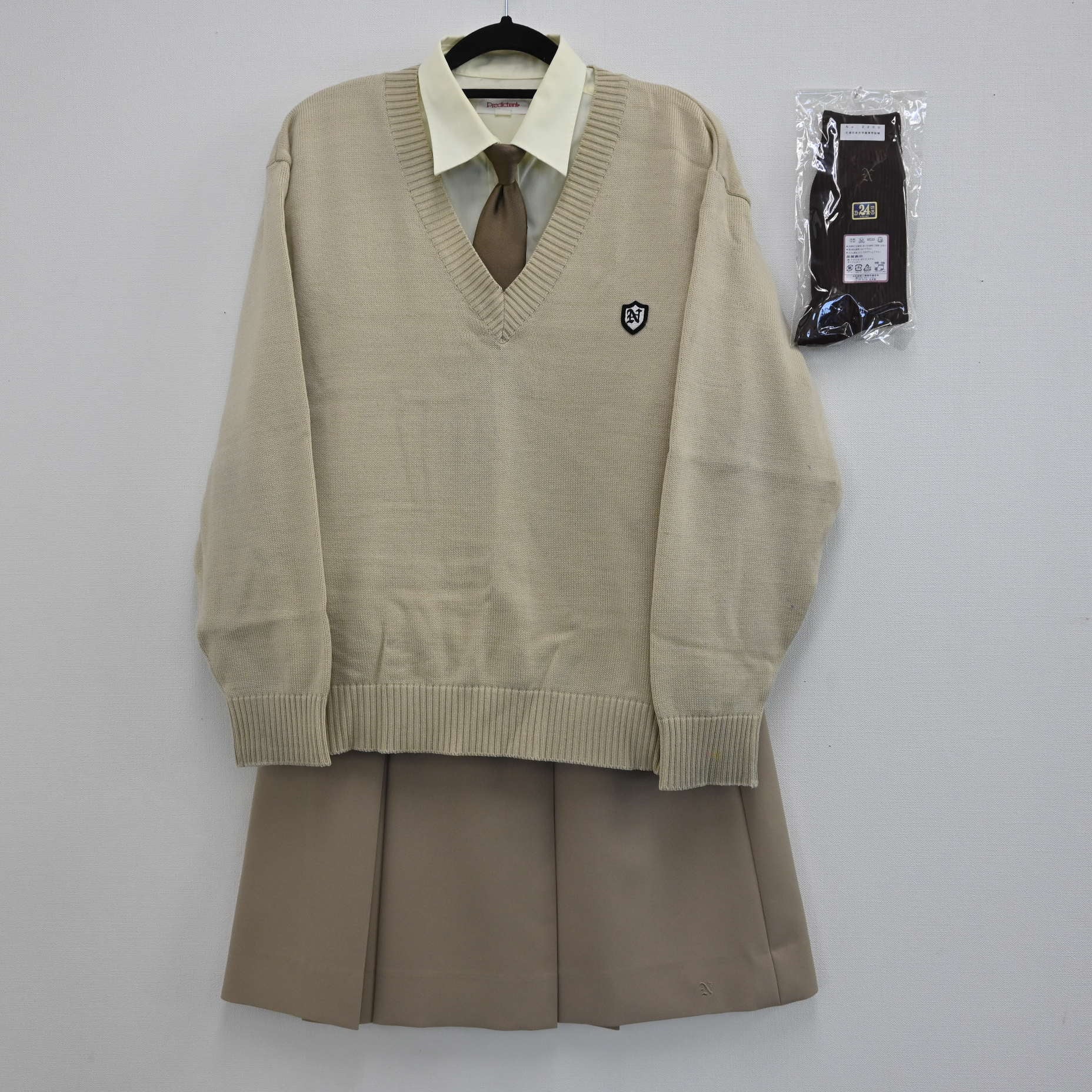 【中古】茨城県 土浦日本大学高等学校 女子制服 5点（セーター・シャツ 長袖・スカート・靴下・ネクタイ ） sf000399