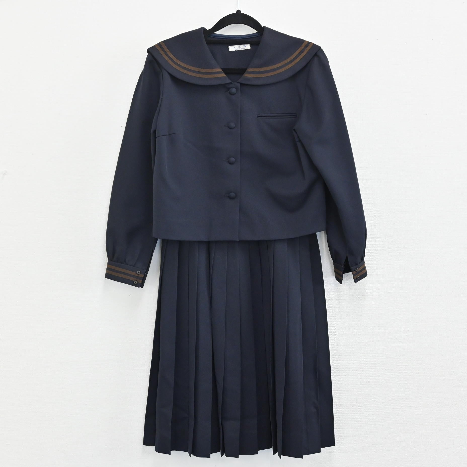 【中古】沖縄県 那覇高校 女子制服 2点（セーラー服 冬・スカート） sf000422