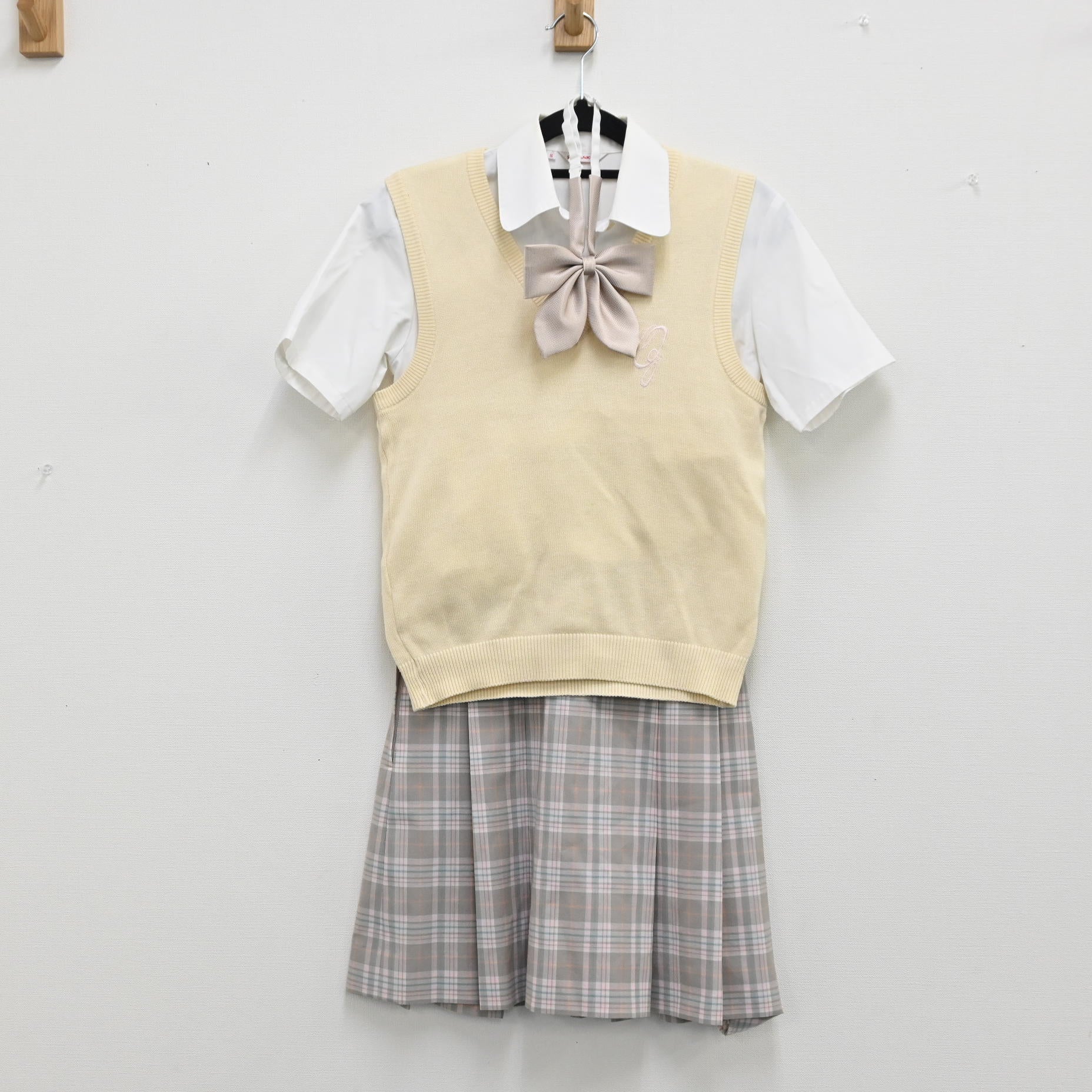 【中古】東京都 旧小野学園女子中学校（現品川翔英中学校） 女子制服 5点（シャツ・ニットベスト・スカート）sf001212