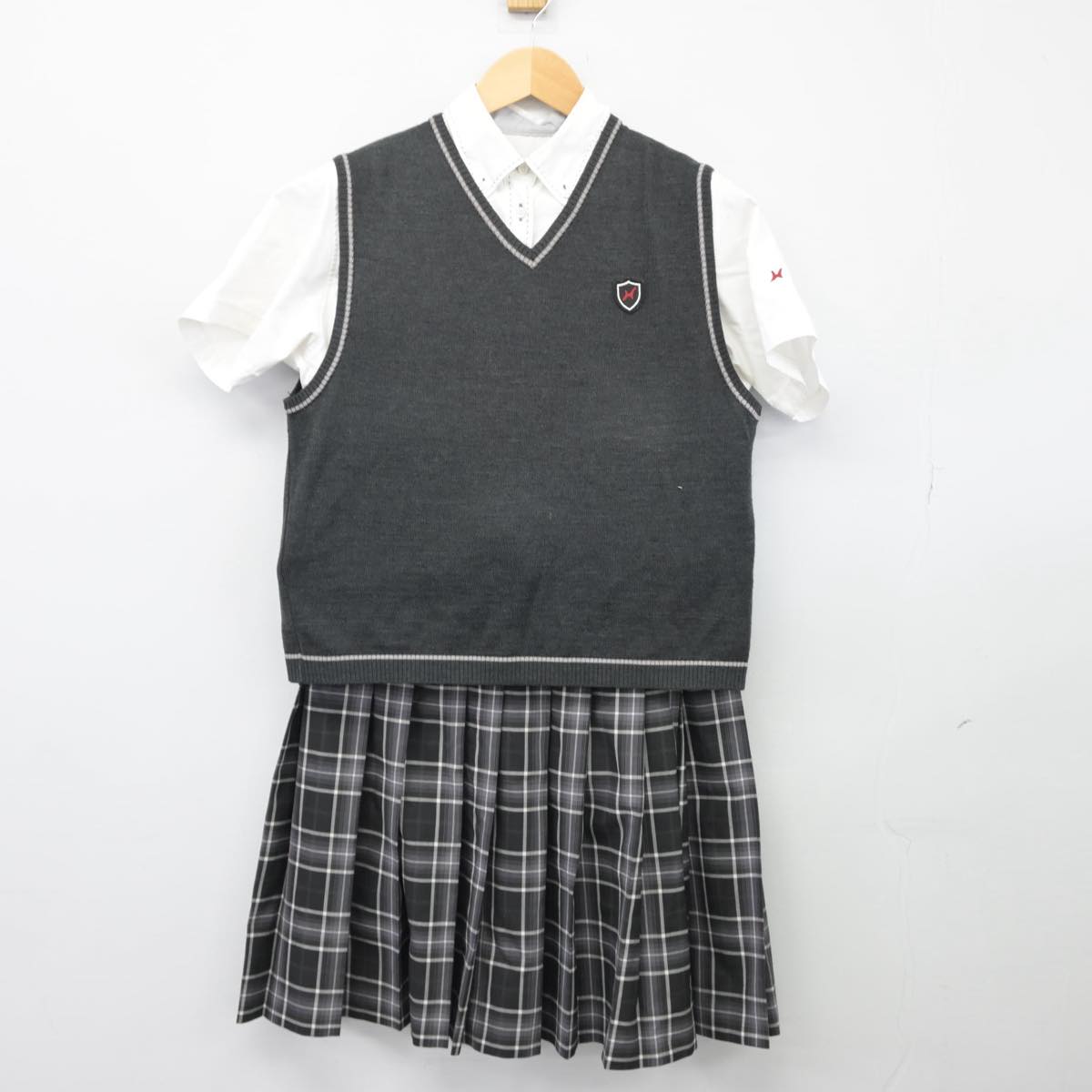 【中古】東京都 八王子学園八王子高等学校 女子制服 3点（ニットベスト・シャツ・スカート）sf025811