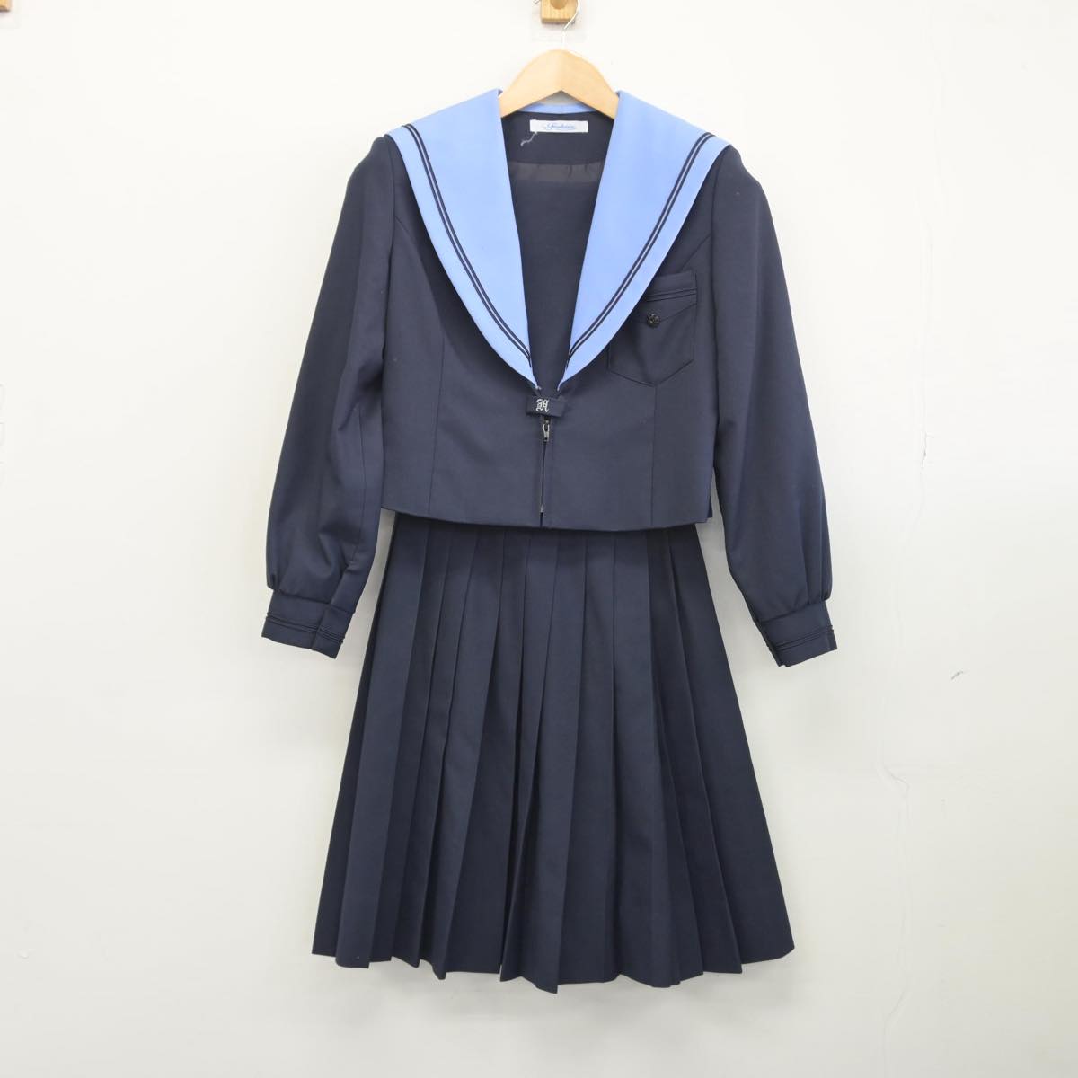 【中古】大阪府 堺市立長尾中学校 女子制服 2点（セーラー服・スカート）sf028512