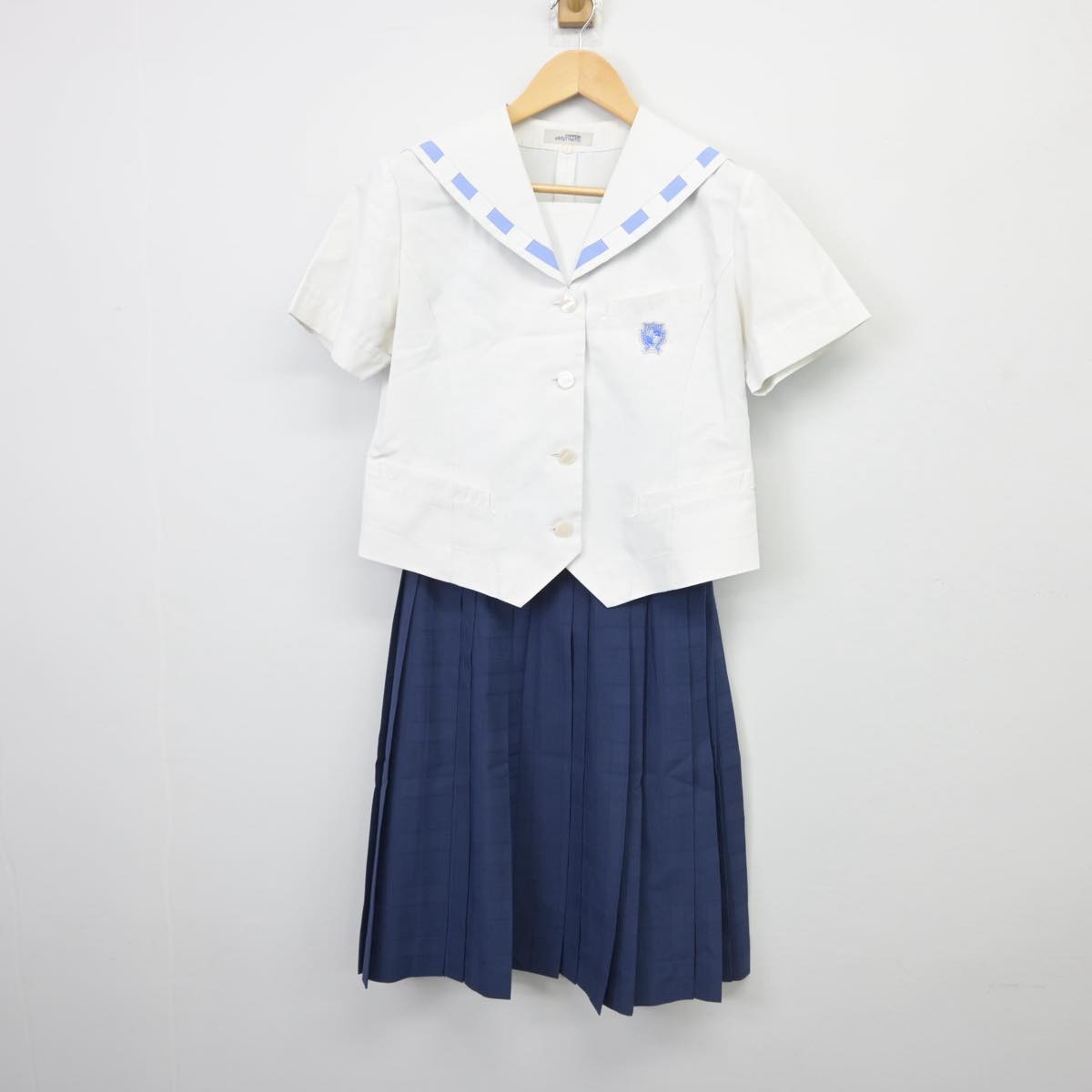 【中古】長崎県 鶴鳴学園長崎女子高等学校 女子制服 2点（セーラー服・スカート）sf029090