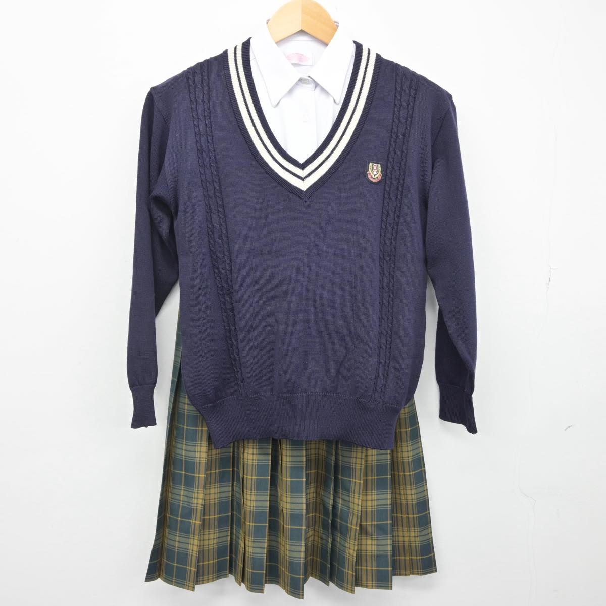 【中古】滋賀県 大津商業高等学校 女子制服 3点（シャツ・ニット・スカート）sf029476