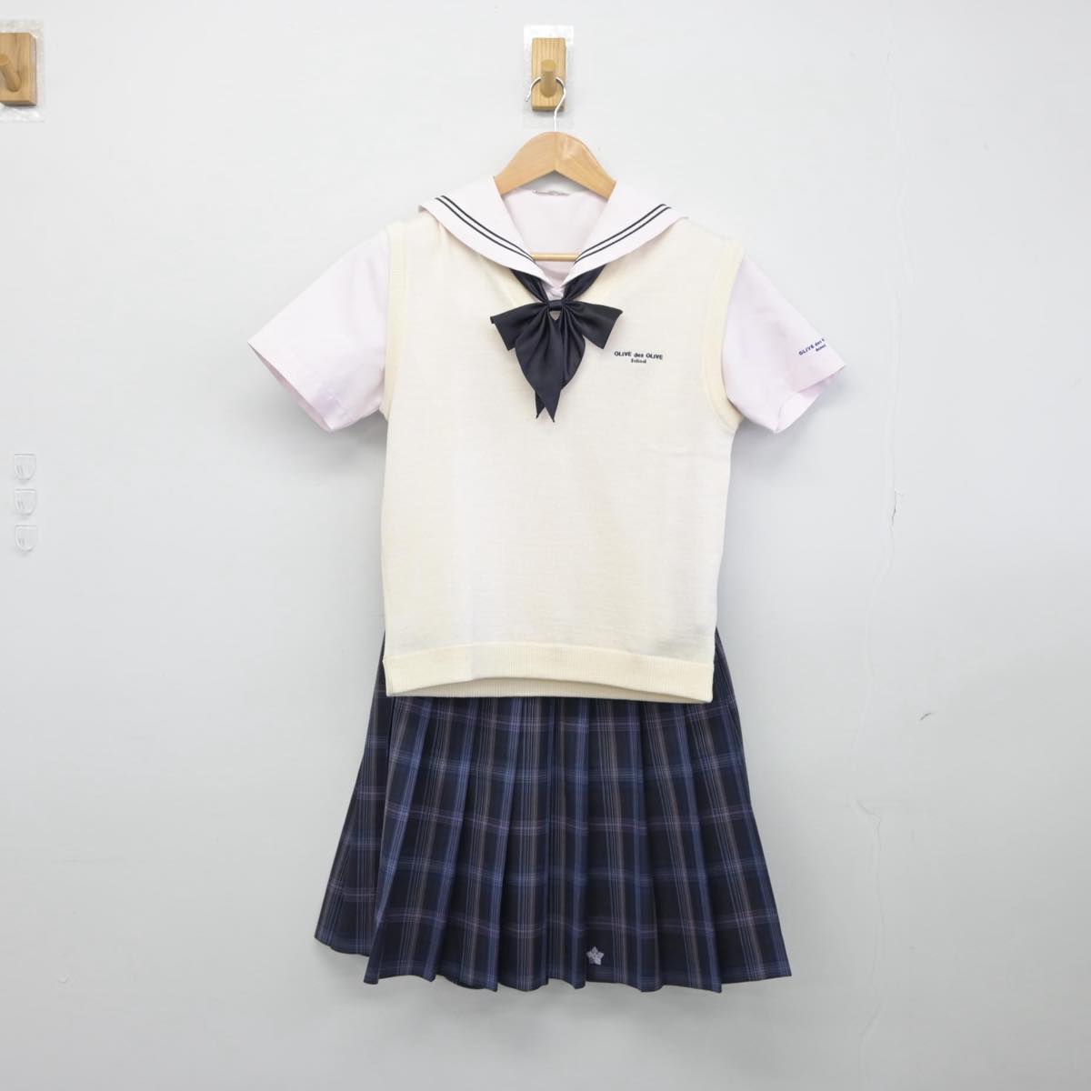 中古】埼玉県 秋草学園高等学校 女子制服 4点（ニットベスト