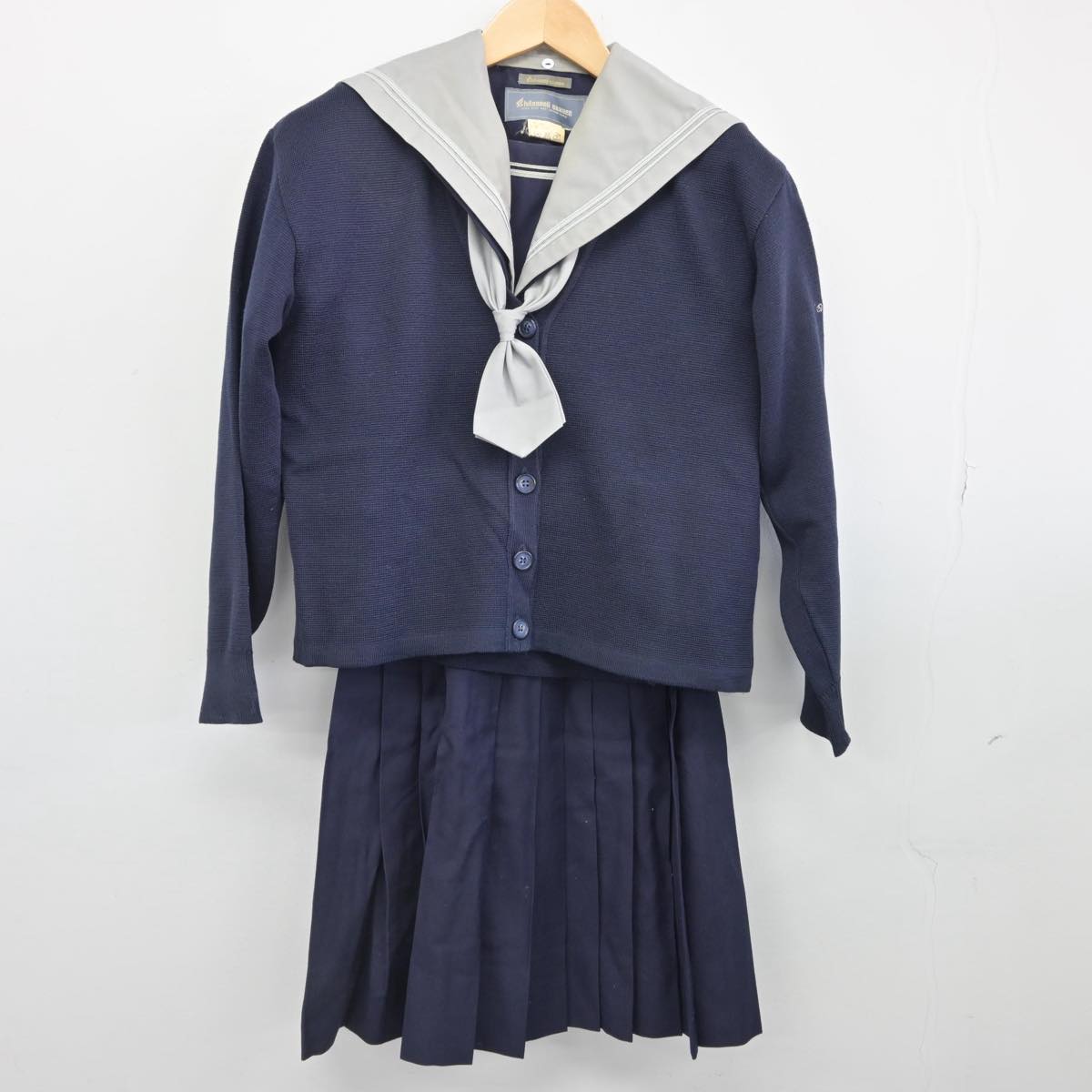 【中古】大阪府 四天王寺中学校 女子制服 4点（セーラー服・ニット・スカート）sf031453