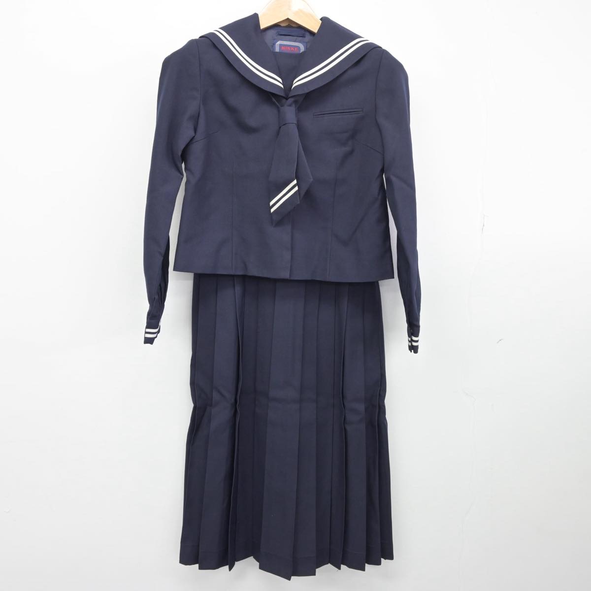 【中古】千葉県 木更津第二中学校 女子制服 2点（セーラー服・ジャンパースカート）sf031646