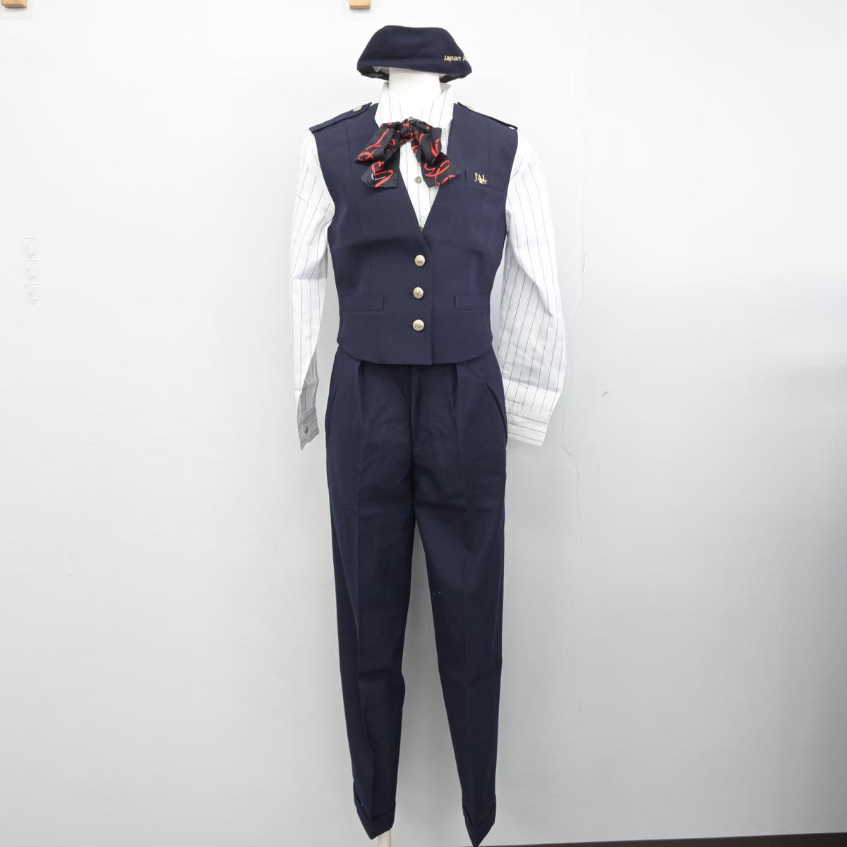 中古】 JAL 日本航空 女子制服 6点（シャツ・ベスト・ズボン）sf032152