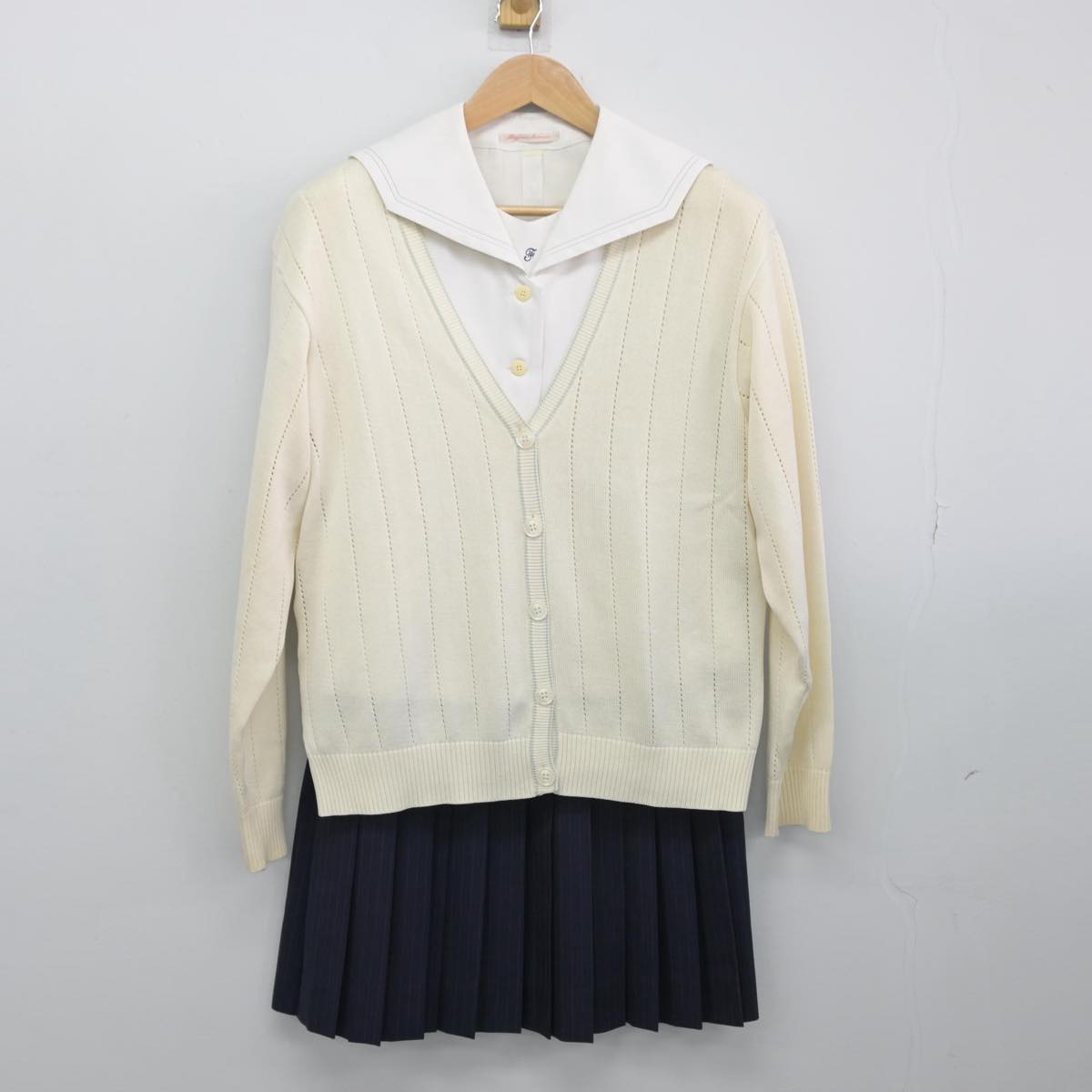 中古】愛知県 藤ノ花女子高等学校 女子制服 3点（セーラー服・ニット・スカート）sf032158 | 中古制服通販パレイド