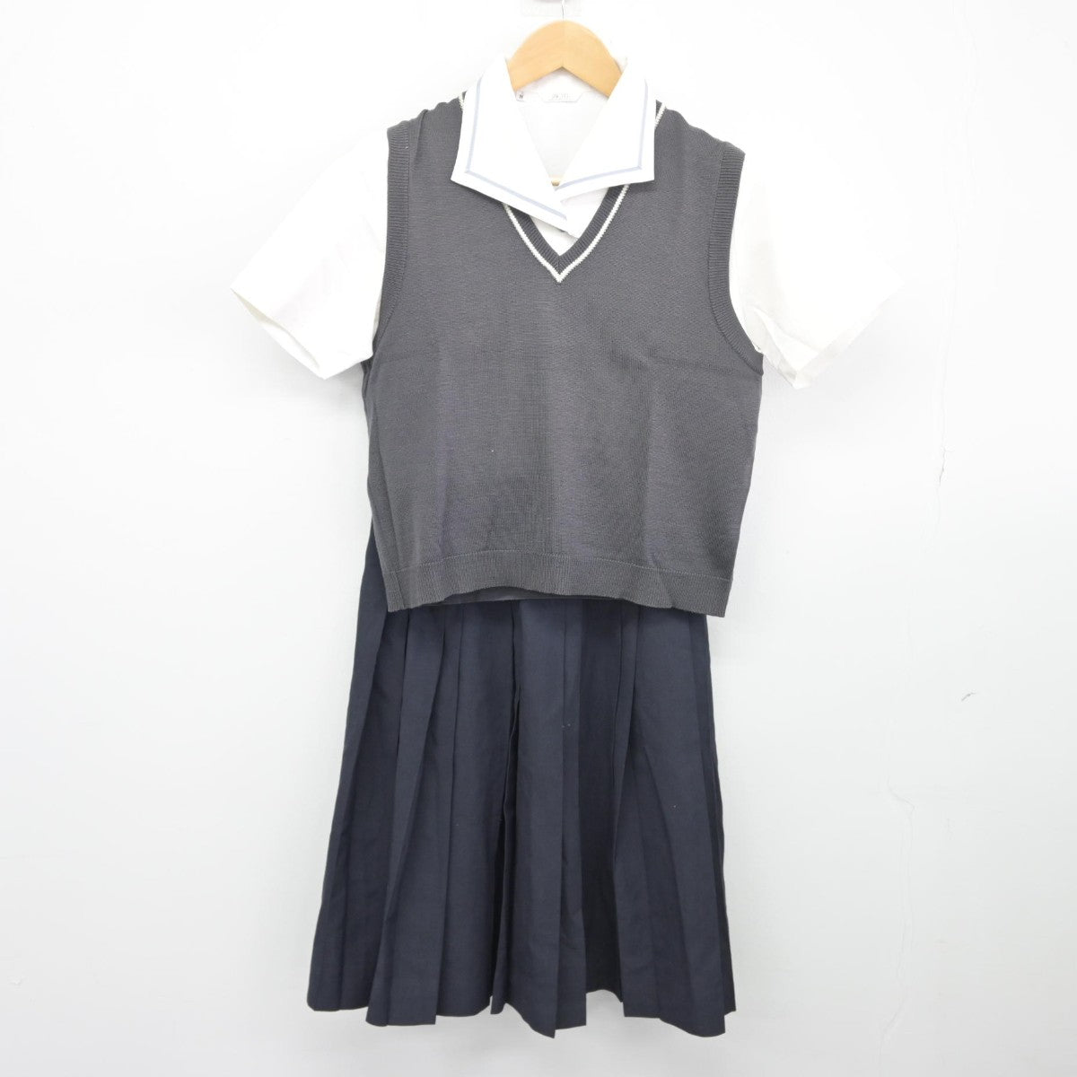 【中古】宮崎県 宮崎南高等学校 女子制服 3点（ニットベスト・シャツ・スカート）sf033840