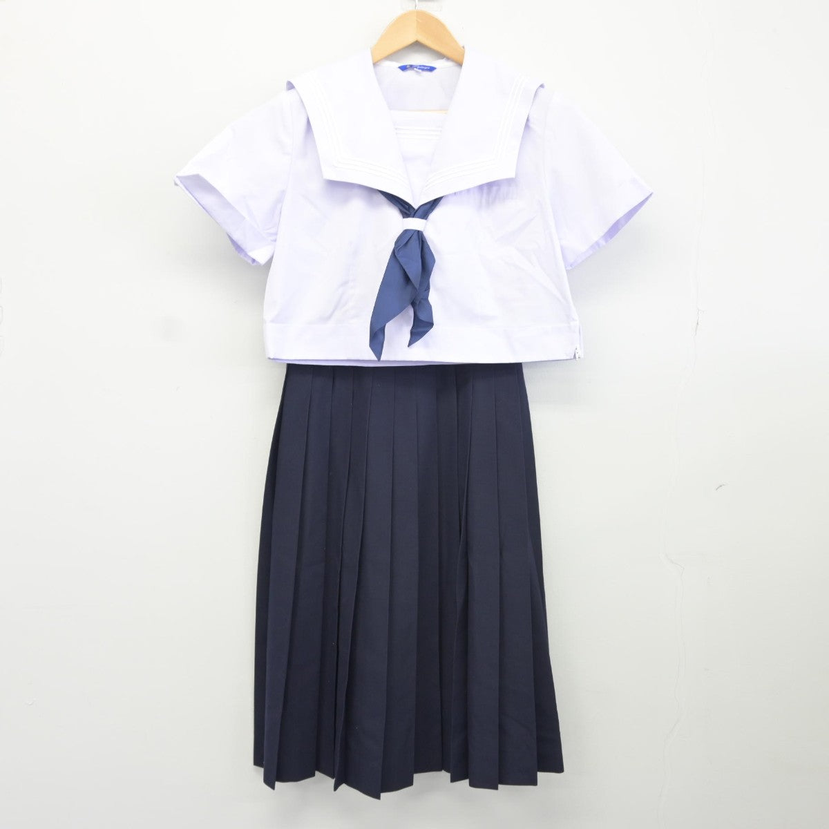 【中古】福岡県 飯塚日新館中学校 女子制服 3点（セーラー服・スカート）sf036229