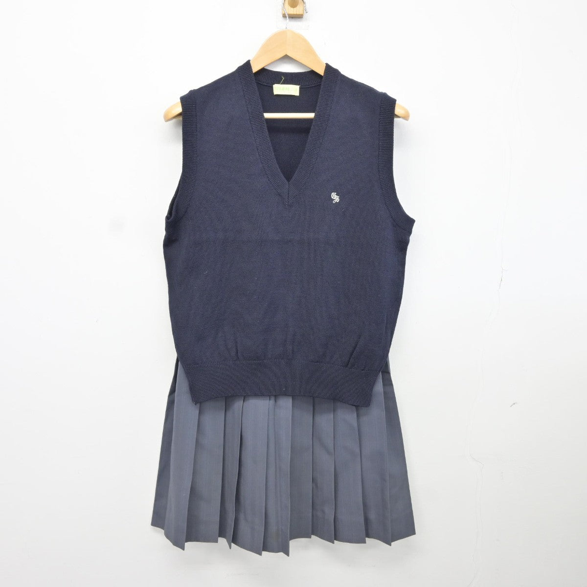 【中古】東京都 東京都立第五商業高等学校 女子制服 2点（ニットベスト・スカート）sf037179